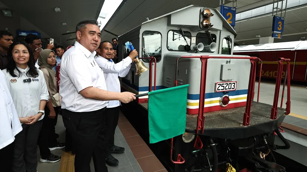 JOHOR BAHRU, JUNE 20 -- The Southern Shuttle service using diesel trains is an interim measure while waiting for the arrival of the new electric multiple unit (EMU) trains, to ensure that the people in this state do not have to wait long. Transport Minister Anthony Loke said the Ministry of Transport (MOT) has provided subsidies of between RM11 million and RM15 million per year so that more people can enjoy the benefits of rail-based public transport. "Therefore, we have two options, either wait two to three years for the 10 new EMU train sets to be completed or use the existing trains now so that the people of Johor don't have to wait any longer. "...the new EMU train will arrive in due course. But as long as the people can use this service now, there is no reason to wait," he said in a post on his Facebook page today. He explained that the diesel train would no longer be needed when the Gemas-JB electric double-track project was completed and would be replaced by an electric train service (ETS) for the route. The Southern Shuttle service connecting Kulai, JB Sentral and Pasir Gudang offers a faster and more comfortable travel alternative to users, with the journey from Kulai to JB Sentral taking around 40 minutes, while the journey from Kempas Baru to Pasir Gudang takes around 40 to 45 minutes. He said the Kempas Baru–Pasir Gudang route, which was previously only used for cargo, has now been opened to passengers for the first time. Previously, there were those who questioned the service using old trains and diesel fuel with fares allegedly three times more expensive than in Kuala Lumpur and Seremban. -- NAMED