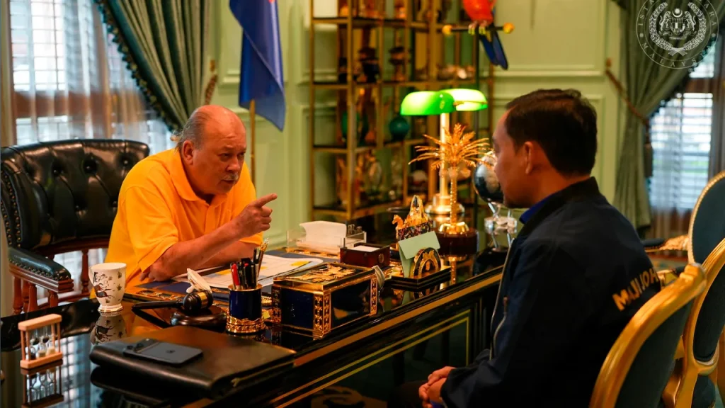 "This audience session is part of the routine of regular meetings between His Majesty and the state leadership to obtain the latest information on administrative affairs and state development reports," the statement said. The message also informed that the well-being of the people is always Sultan Ibrahim's priority. In line with this intention, various welfare efforts will continue to be carried out through the Sultan Ibrahim Johor Foundation, the Sultanah Fatimah Foundation and the Sultanah Rogayah Foundation, which play an important role in helping the needy and easing the burden of the people throughout the state. -- NAMED