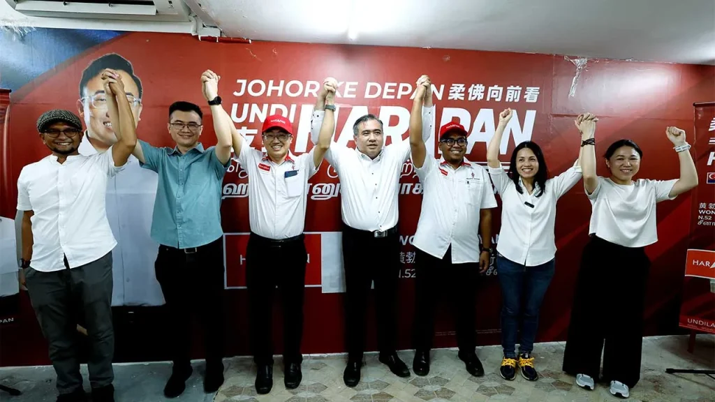 JOHOR BAHRU, JUNE 20 -- DAP today announced four candidates to contest in the Johor State Election (PRN) on July 11. The four candidates are Deputy Finance Minister's Private Secretary Nor Zulaila Abd Ghani, 38, who is set to contest in the Tiram State Legislative Assembly seat, while Johor DAP Socialist Youth (DAPSY) chief Lee Wern Yiing, 30, will contest in Johor Jaya. Meanwhile, special assistant to Kulai MP Mohamad Shafwan Ani, 33, has been placed to contest in the Bukit Permai state seat while former Senai state seat incumbent Wong Bor Yang, 40, has been entrusted with defending the seat in this state election. The announcement of the four candidates was made by DAP Secretary-General Anthony Loke at the candidate announcement ceremony here today, which was also attended by Johor DAP Chairman Teo Nie Ching and his deputy Wong Shu Qi. Loke said that for the first time, the party decided to field a candidate to contest in the Tiram state constituency, which is a mixed seat, because it was confident that it would receive support and that the candidate chosen would be among the best. Touching on the skirmishes in the Senai and Bukit Permai state constituencies, Loke said it was part of Pakatan Harapan's (PH) strategy to fully control the state constituencies under the Kulai Parliament which has three state constituencies. "So our strategy is to capture these three seats because Bukit Batu (contested by PKR) and Senai are our incumbent seats. "This time DAP is contesting in the Bukit Permai area and we have already fielded a candidate (Mohamad Shafwan) who has experience in this area and has been actively involved in the field for the past nine years," he said. The Election Commission has set July 11 as polling day for the Johor state election with June 27 as nomination day and early voting on July 7. -- BERNAMA