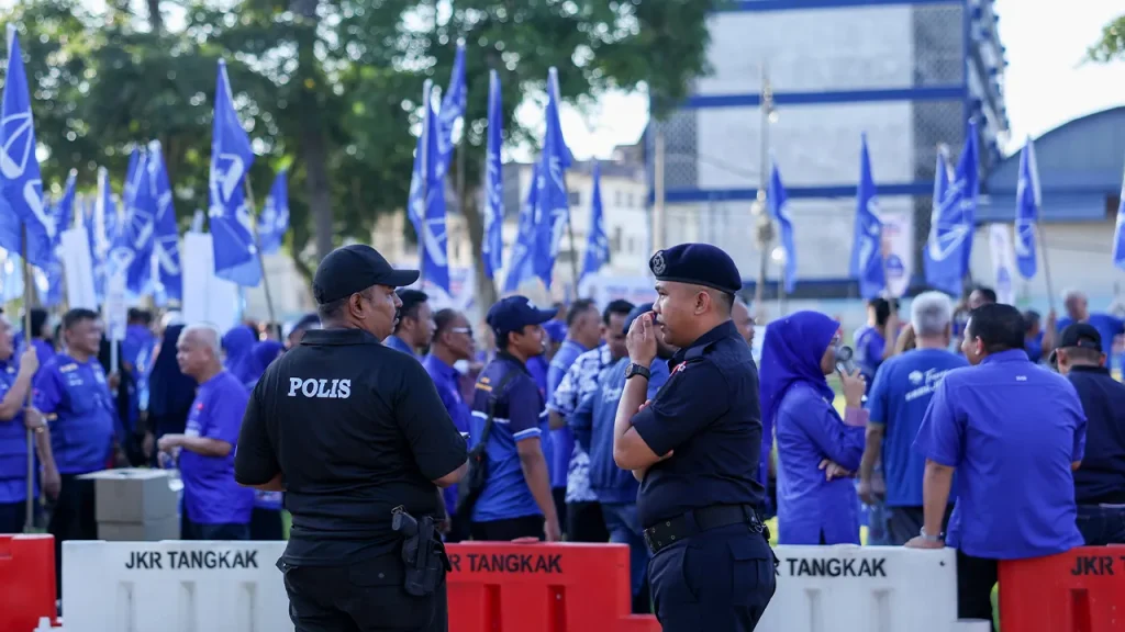 JOHOR BAHRU, JUNE 27 -- The candidate nomination process for the 16th Johor State Election (PRN) was completed at 10 am this morning, after all 56 nomination centres across the state closed. An hour is allocated for the submission of nomination forms, which begins at 9 am, before the Returning Officer (RO) announces the closure of the process at each nomination centre. The focus is now on the official declaration of the list of candidates eligible to contest as well as the number of candidates competing in each State Legislative Assembly (DUN) seat. Once the process is complete, the 14-day campaign period for the Johor state election officially begins as set by the Election Commission (EC), until 11.59pm, July 10, before polling day. A Bernama survey at several nomination centres found that loyal supporters had been accompanying their respective party candidates to the nomination locations since early this morning. The atmosphere around the nomination centre was reported to be peaceful and controlled without any provocation, thanks to close monitoring by members of the Royal Malaysian Police (PDRM) with the assistance of the Malaysian Volunteers Department (RELA). The EC has set July 7 as the early voting date while July 11 as polling day. A total of 2,727,926 voters are eligible to exercise their responsibilities in this election, consisting of 2,703,175 ordinary voters, 12,041 military personnel and their spouses, and 12,710 police personnel and their spouses. -- BERNAMA