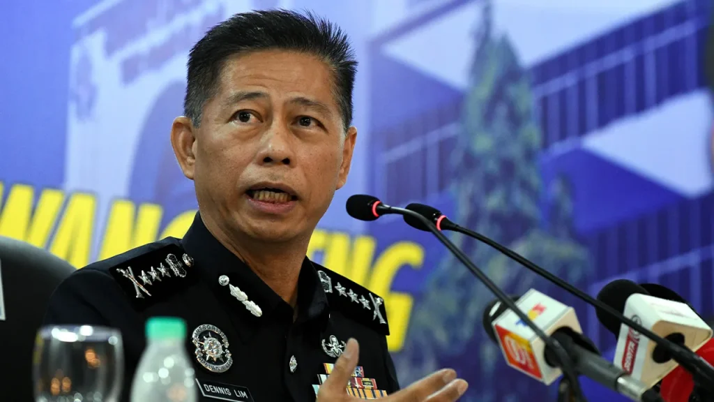 GEORGE TOWN, JUNE 23 -- Police have arrested six local men on suspicion of being involved in seriously injuring two men with a sharp weapon at a temple in Jelutong, early Sunday morning. Penang Police Chief Datuk Dennis Lim Kwang Keng said the incident at 4.30am was believed to have stemmed from a disagreement at an entertainment centre when one of the victims, 31, was accused of stealing a suspect's mobile phone, but the allegation was untrue. "The suspect is believed to have followed the victim to a temple in Jelutong before attacking him and a 64-year-old man, it is understood, was also attacked as a caretaker there while trying to break up the fight," he said at a press conference at the Penang Police Contingent (IPK) Headquarters here today. Lim said that as a result of the attack, the first victim had his index finger broken while the second victim had his little finger broken, in addition to both being injured by slashing. However, they were reported to be stable and still being treated at the Penang Hospital. Following this, he said six suspects aged 26 to 38 were arrested on the same day around the Timur Laut district and the police seized several items of evidence including a machete, six mobile phones, two motorcycles and a set of keys, a remote control (one) and a car. Lim said all the suspects were remanded until June 28 to assist in investigations under Section 326 of the Penal Code, which is causing grievous hurt using a dangerous weapon, as well as Section 120B of the same code for criminal conspiracy, in addition to some of them having criminal and narcotics records. In another development, Lim said Penang police arrested 12 local men on suspicion of being involved in football betting and online gambling activities through Ops Soga XI in conjunction with the 2026 FIFA World Cup. He said the integrated operation was carried out throughout the state from June 11 to July 19 to combat unlicensed sports betting and online gambling activities which were expected to increase during the tournament. "Police also seized RM8,692 in cash which is believed to be related to gambling activities," he said. Lim said all suspects, aged 27 to 72, were taken to the relevant district police headquarters for documentation and investigation, before being granted police bail while investigation papers were completed. Through the same operation, the police also detected 12 websites, platforms, applications and social media accounts related to football betting activities and gambling promotions, with actions to block and take down related content to be implemented in collaboration with the Malaysian Communications and Multimedia Commission (MCMC). He said the investigation was being conducted under Section 6(1) and Section 6(3) of the Betting Act 1953 and Section 4(1)(c) of the Open Gambling Houses Act 1953, in addition to being investigated under the Anti-Money Laundering, Anti-Terrorism Financing and Proceeds of Unlawful Activities Act 2001. -- BERNAMA