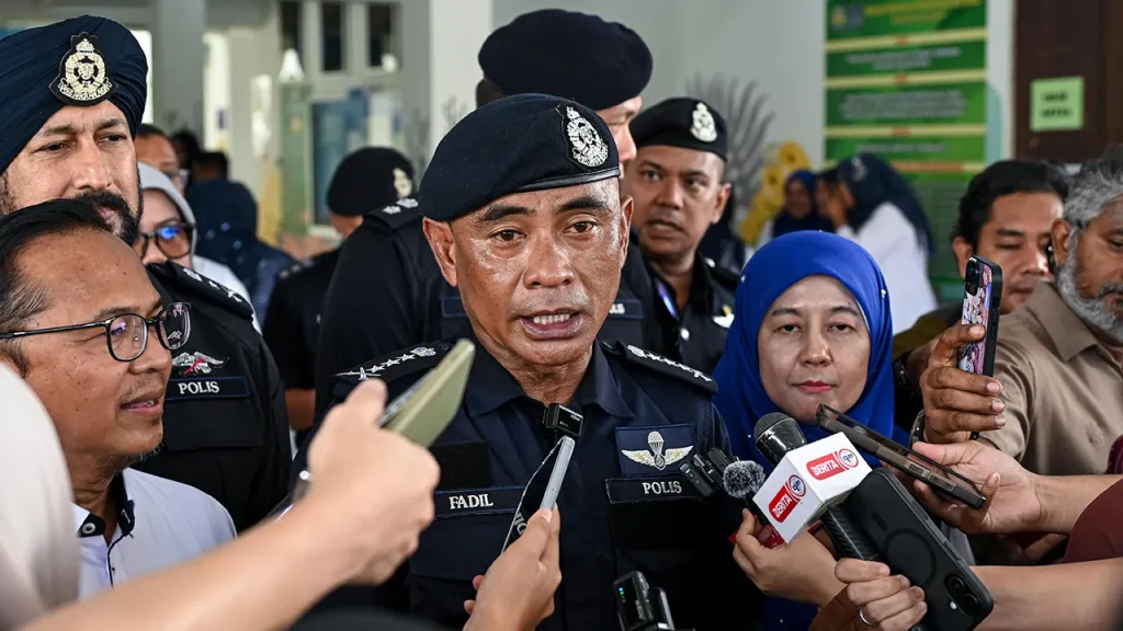 KUALA LUMPUR: Police have taken statements from the station chief and members of a police station in Wangsa Maju, here, regarding allegations of involvement in abuse of power and corruption. Kuala Lumpur Police Chief Datuk Fadil Marsus said an investigation into the allegations is currently being conducted by the Integrity and Standards Compliance Division of the Wangsa Maju District Police Headquarters. "At present, investigations are still underway to ensure that the allegations are based on facts or mere accusations," he said in a press conference after the Kuala Lumpur Police Traffic Awareness Advocacy Launch Ceremony at Sekolah Menengah Kebangsaan Alam Damai, here today. Commenting further, Fadil said the officers and personnel under investigation were still carrying out their duties as usual while the investigation was being conducted. Recently, a screenshot of a conversation went viral on social media alleging that a police station chief in Wangsa Maju and several of his members were involved in abuse of power and corruption. Meanwhile, regarding the organisation of the "TikTok Shock Gathering" by businessman Albert Tei which will take place at TikTok Headquarters, Sunway Velocity, tomorrow, he said his party has received notification from the organisers. Fadil said his party had held a meeting with the organisers and would ensure the safety of all parties involved was always maintained. "We will ensure that the safety of all parties is a priority and if there is violence or violations, the police will take appropriate action," he said. Through a post on his Facebook, Albert Tei, or real name Tei Jiann Cheng, said the peaceful rally would be held at 10am at TikTok's headquarters, Sunway Velocity, here. Commenting on the Traffic Awareness Advocacy event, he said the programme was an initiative of the Kuala Lumpur Police in collaboration with the Kuala Lumpur and Putrajaya Education Departments and the Malaysian Crime Prevention Foundation (MCPF) in Kuala Lumpur. He said the programme was implemented in all secondary schools in Kuala Lumpur and Putrajaya to increase awareness, understanding and comprehensive exposure to students on the importance of obeying and respecting the law, including traffic laws, as the basis for developing discipline and good character. -- BERNAMA