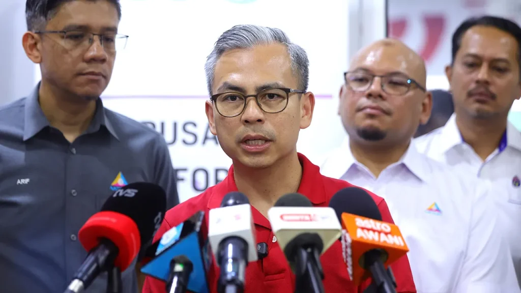 KUALA PILAH: Pakatan Harapan (PH) does not need to rely on the weaknesses of its opponents but rather focus on its own strengths to face this State Election (PRN), said PH Communications Director Datuk Fahmi Fadzil. He said the leadership's instructions were clear that the party machinery needed to be strengthened based on its own capabilities without relying on external factors. "The weakness of the enemy does not mean that we are strong. So the directive from the leadership is that the machinery and forces within Pakatan Harapan must be strong themselves. "That is the philosophy we hold and of course we will evaluate the political dynamics from time to time. But the foundation is still Pakatan Harapan," he told reporters after officiating the AI@NADI programme at the Seri Menanti National Information Dissemination Centre (NADI), Kampung Terachi Town Hall, Tanjung Ipoh here today. He said this when asked about PH's confidence in facing this election, especially in Negeri Sembilan, after taking into account the issue of the severance of political ties between Bersatu and PAS. Meanwhile, Fahmi, who is also PKR's Information Chief, said the information team needed to move quickly to ensure that the coalition's message could be conveyed effectively to voters. He said the party machinery needed to campaign well, healthily and based on facts, besides understanding that voters today obtain information through various channels. "Not just through mass media but social media. So they need to have the ability to assist voters who get information not only face to face but on new platforms," ​​he said. The Communications Minister said negotiations on the distribution of PH seats for the Johor and Negeri Sembilan state elections have been finalised, while now the process of screening candidates is underway. He expects the PH candidate announcement to be made within a short period of time, around a week before nomination day. The Negeri Sembilan State Assembly, which has 36 seats, was officially dissolved by Menteri Besar Datuk Seri Aminuddin Harun on June 5 after receiving the consent of the Yang Dipertuan Besar Tuanku Muhriz Tuanku Munawir. The Election Commission (EC) has set polling day for the Negeri Sembilan state election on August 1, the nomination date on July 18, and early voting on July 28. The 2023 Negeri Sembilan state election saw PH and BN form the state government after controlling 31 out of 36 state assembly seats. PH won 17 seats and BN secured 14 seats while Perikatan Nasional (PN) won five seats. Negeri Sembilan became the second state to dissolve the state assembly to make way for the general election after Johor did so on June 1. -- BERNAMA