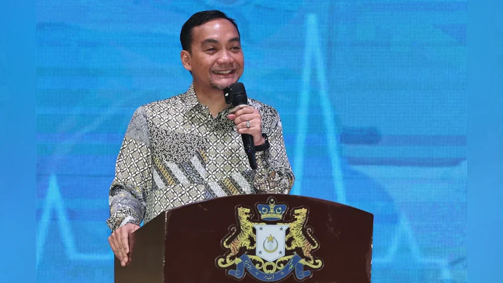 ISKANDAR PUTERI: The Johor State Government has spent more than RM66 million to strengthen the state's public health sector during its four-year administration. Johor Menteri Besar Datuk Onn Hafiz Ghazi said the allocation was channeled to ensure the welfare and health of approximately four million people in the state continue to be maintained. He said the state government cannot remain silent and must always emphasize public health issues because they involve the lives of the people. "If we follow the old method, the state government would not need to spend more than RM66 million for the Johor State Health Department (JKNJ), but when the lives of almost four million Johor residents are involved, we cannot turn a blind eye and turn a deaf ear." "That's why I have never hesitated to go to the field to strengthen JKNJ and I will continue to pay attention to the state's public health sector," he said. He said this when speaking at the opening of the Johor State-Level Nurses' Day Celebration here today, which was also attended by Johor Health Director Dr Mohtar Pungut. Onn Hafiz said the state government would also continue to help find solutions to the issue of health workforce shortages, especially involving nurses and doctors in Johor. "In Johor, we know there is a shortage of nurses and doctors. We will work together to find the best method to ensure that these vacancies can be filled immediately," he said. At the same event, Onn Hafiz also announced an allocation of RM500,000 to nurses throughout Johor as a token of appreciation for their services and sacrifices, in addition to RM100,000 to medical assistants in the state. He said the move was part of the state government's ongoing efforts to strengthen appreciation for health workers by increasing allocations to nurses and medical assistants in recognition of their contributions to the health sector. He said the allocation to state nurses had shown a continuous increase since 2023, namely RM200,000 in the first year, RM300,000 in the following year and RM400,000 in 2025. -- BERNAMA