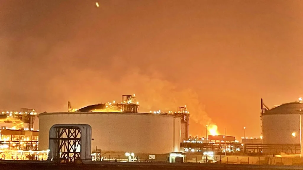 ISTANBUL, JUNE 22 -- An explosion at a gas facility in Qatar's Ras Laffan Industrial City injured several people following a technical malfunction during operations, authorities said on Sunday. Anadolu Agency reported that Qatar's Interior Ministry said in a statement that the incident occurred at a factory in the industrial area and did not cause any dangerous leaks that threatened public safety. The Ministry informed that the relevant authorities are still continuing their efforts to deal with the incident. Meanwhile, QatarEnergy said the explosion and fire at the Barzan local gas supply facility occurred during start-up operations in the evening. The company said emergency response teams had the fire under control and promised to release more information as soon as it was available. -- BERNAMA-ANADOLU