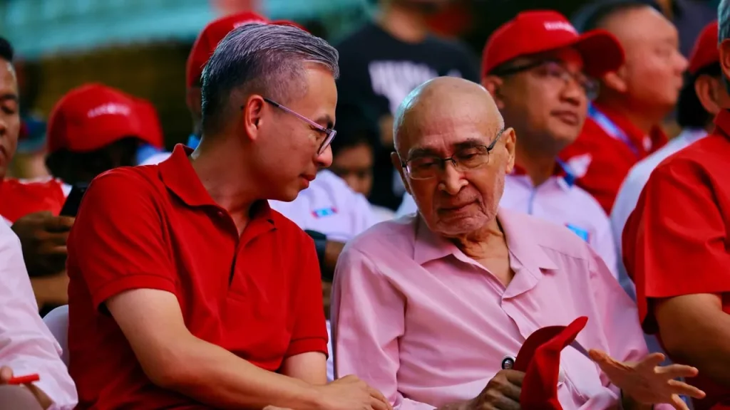 KUALA LUMPUR: The Johor State Election (PRN) is not just a field of political competition, but rather an important platform to determine the future direction of the state and the well-being of the people. PH Communications Director Datuk Fahmi Fadzil said the message was clearly conveyed through the launch of the Pakatan Harapan (PH) machinery for the Johor state election in Batu Pahat last night, which was witnessed by more than 5,000 party machinery and local residents. Fahmi, who is also the Communications Minister, said that Parti Amanah Negara (Amanah) President Datuk Seri Mohamad Sabu reminded all parties of the importance of coordination between the state government administration and the Federal Government. "Johor has enormous potential. The planned development must truly benefit the largest number of people," said Fahmi. The Johor State Legislative Assembly (DUN) was dissolved on June 1 to make way for the general election. In this regard, the Election Commission (EC) will hold a special meeting on June 12 to discuss important dates for the Johor state election such as the election writ date, candidate nomination day and polling day. -- BERNAMA