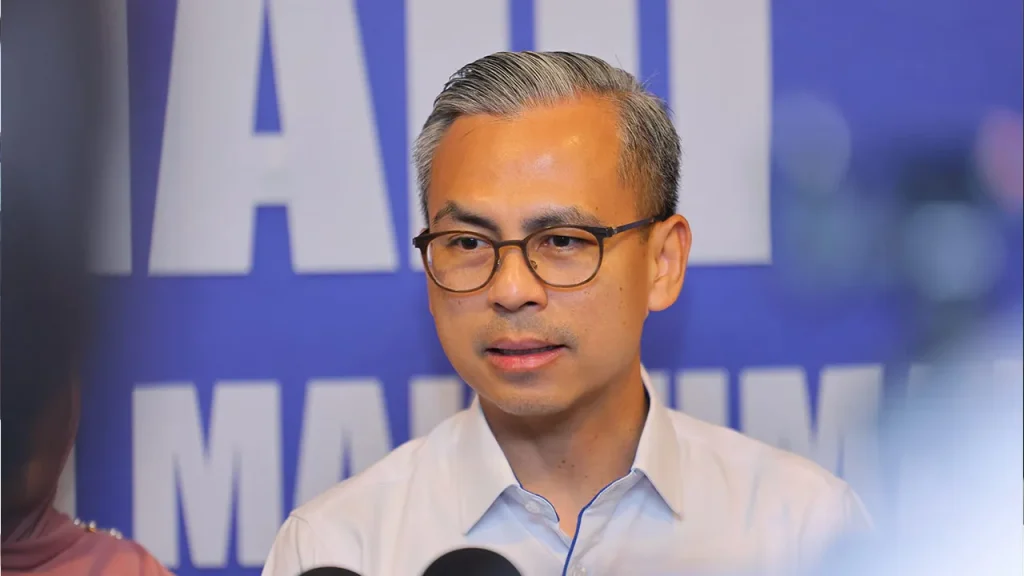 GEORGE TOWN, JUNE 19 -- Communications Minister Datuk Fahmi Fadzil is scheduled to undertake a two-day working visit to Penang starting today to attend various programmes in conjunction with the National Journalists' Day (HAWANA) 2026 summit. He is scheduled to begin his official agenda by attending the Malaysia 2.0 Media Settlement Programme in Seberang Jaya at 3.50pm, before attending the State Government Dinner with the Penang Governor, Tun Ramli Ngah Talib at 8.15pm tonight. The ceremony was held as a sign of appreciation for the role of the media in national development, as well as serving as a platform to bring together media practitioners, editors-in-chief, and top management of local and international media organisations. Fahmi is then scheduled to participate in the RIUH Pi HAWANA Carnival at the PICCA Convention Centre @ Butterworth Arena at 10.15pm, which brings together creative industry practitioners, entrepreneurs and the local community. The three-day carnival, which begins today, combines creative art elements with dialogue sessions and various interesting activities such as art workshops on cyanotype printmaking, albumen printing and stone carving, and admission is free. The carnival also brought together more than 24 local creative product brands, 20 food and beverage vendors and 16 stage performances by local artists including Sakura Band, Kaka Azraff, Budak Nakal Hujung Simpang and Chelsea Ng. Tomorrow, Fahmi will continue his busy schedule by attending the World Cup Special Edition Jiwa@Sembang Santai Program at the Seberang Jaya Public Market at 8.30 am. He will then attend the Media Dialogue with the Minister of Communications in conjunction with HAWANA 2026 at 9.30 am in Butterworth. The focus tomorrow will definitely be the HAWANA 2026 Summit themed "Media with Integrity, Credibility at the Core" which will take place at the PICCA Convention Centre @ Butterworth Arena at 3pm. The event, which will be officiated by Prime Minister Datuk Seri Anwar Ibrahim, is expected to bring together approximately 1,000 media practitioners from home and abroad to discuss the direction of journalism today. HAWANA, organised by the Ministry of Communications with the Malaysian National News Agency (Bernama) acting as the implementing agency, is a culminating platform in appreciating the contributions, diligence and professionalism of media practitioners in Malaysia. Fahmi is scheduled to depart for the capital tomorrow night after completing all planned programs. -- BERNAMA