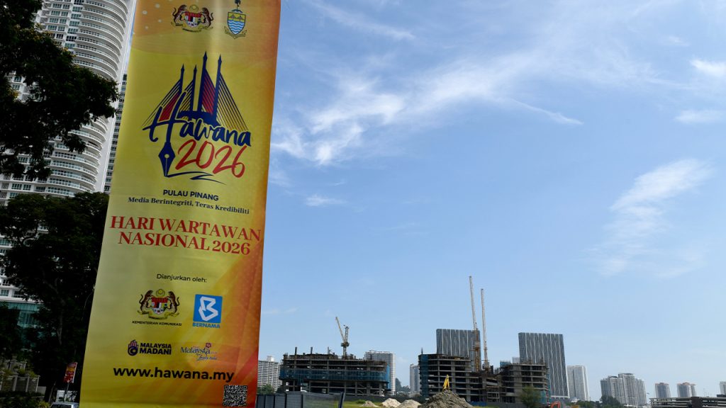 GEORGE TOWN, JUNE 18 -- The organisation of the National Journalists' Day Summit (HAWANA) 2026 in Penang will catalyse the state's tourism sector and creative economy through large-scale media exposure that can strengthen the Penang brand at the regional level. The state Tourism and Creative Economy Committee chairman, Wong Hon Wai, said that the selection of Penang as the host of HAWANA for the first time was a recognition of the state's ability as the country's main tourism destination and a location for organising international-class events. He said the prestigious event, which brought together more than 1,000 media practitioners and delegates from Malaysia and ASEAN countries, opened up a wide opportunity to introduce the uniqueness of Penang's cultural heritage, gastronomic diversity, tourism products and the strength of the creative economy sector. "Through the presence of media from across the country and the ASEAN region, Penang will receive extensive and high-value exposure, thus strengthening its position as one of the major tourist destinations in Malaysia. "This is also expected to have a direct and indirect economic impact on the state because the presence of thousands of visitors and media personnel will increase demand for hotel services, food and beverage, transportation, shopping centres and local tourist attractions," he told Bernama, today. Commenting on the state's level of preparedness as the host, Wong said that initial feedback from tourism industry players saw hotel room booking rates showing an encouraging increase in conjunction with HAWANA 2026. He said that Seberang Perai, which was chosen as the main location for the program, has sufficient accommodation capacity to accommodate participants and visitors throughout the three-day event from June 19 to 21. Meanwhile, he described the media as an important strategic partner in efforts to promote tourist destinations and strengthen the development of a state's creative economy. Wong said the media helps introduce destinations, promote tourism products and build visitor confidence through the delivery of accurate and effective information. "For the creative economy sector, the media helps highlight local talent, artwork, cultural events and creative initiatives that can increase the economic value and identity of a state. "Therefore, the state government appreciates the contribution of the media as a development partner that helps drive the growth of tourism, the creative economy and the positive image of Penang at the national and international levels," he said. Wong is confident that organizing HAWANA 2026 will leave a positive impact not only on the media industry, but also on the entire tourism ecosystem and creative economy of Penang. The HAWANA 2026 Summit, which will be officiated by Prime Minister Datuk Seri Anwar Ibrahim on June 20 at the PICCA Convention Centre @ Butterworth Arena, is expected to be attended by approximately 1,000 media practitioners from home and abroad. Taking up the theme "Media with Integrity, Core Credibility", HAWANA 2026, organised by the Ministry of Communications with the Malaysian National News Agency (Bernama) as the implementing agency, is a platform to celebrate the contributions, perseverance and professionalism of media practitioners in this country. In conjunction with HAWANA 2026, the RIUH Pi HAWANA Carnival will also be held at the PICCA Convention Centre @ Butterworth Arena which will last for three days starting tomorrow. The carnival is expected to attract approximately 30,000 visitors and bring together more than 24 local creative product brands and 20 food and beverage vendors, in addition to interactive workshops that give the public the opportunity to explore various creative activities. Apart from that, visitors will also be entertained by 16 stage performances featuring local artists such as Exists, Bunkface, Masdo, Sakura Band, Budak Nakal Hujung Simpang and Chelsea Ng with free admission. -- BERNAMA
