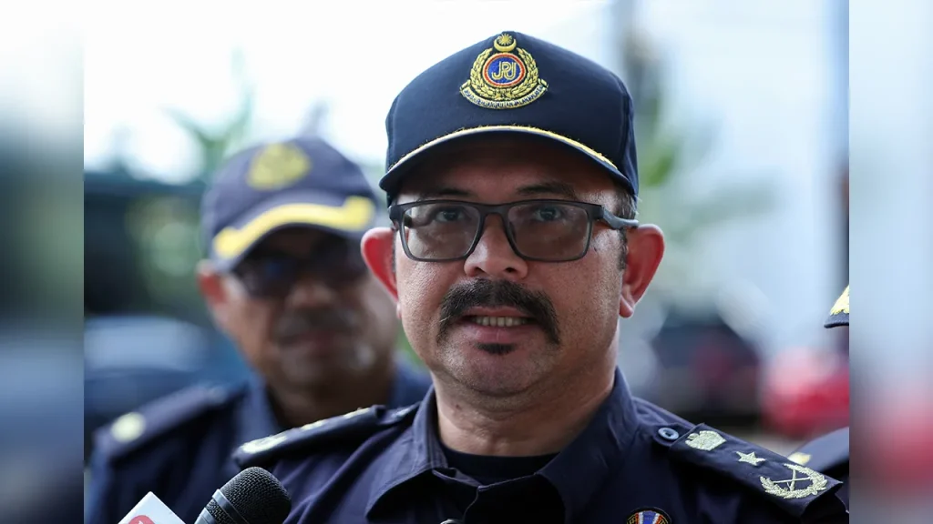 KOTA BHARU, JUNE 25 -- The Kelantan Road Transport Department (JPJ) insists that the Rohingya ethnic group is not eligible to have a driving licence in this country due to their status as refugees, said its director, Mohd Misuari Abdullah. He said that the United Nations High Commission for Refugees (UNHCR) card held by the group in question is not an official identification document that qualifies them to apply for a driving licence. He said, however, throughout the enforcement operations, his party had never detected any Rohingya citizens with valid driving licenses. On the other hand, Mohd Misuari said that the modus operandi often used by this group when detained at roadblocks is to present their UNHCR card to gain sympathy in order to escape. He also dismissed allegations about the existence of a syndicate that helped these foreigners obtain legal driving licenses. "Intelligence results have found that no such documents or syndicates have been detected in Kelantan so far," he told Bernama recently. To prevent this issue from continuing to spread, Kelantan JPJ is currently intensifying enforcement operations continuously in several focus locations around Kota Bharu, Ketereh, Melor, Pasir Tumboh and Tanah Merah. He said that a total of 576 vehicles driven by foreigners had been inspected so far this month, with 457 of them seized and 908 summonses issued for various offences under the Road Transport Act 1987. "JPJ Kelantan also issued a stern warning to local residents who rent out or allow their vehicles to be used by Rohingyas without a license," he said. Mohd Misuari said the owner of the vehicle involved will no longer just be compounded, but will instead be brought to court under Section 23(2) of the Road Transport Act 1987. "Kelantan is now among the earliest states to take the approach of taking vehicle owners directly to court for the sake of public safety and more effective enforcement of road laws," he said. Previously, approximately 85 percent of foreigners who were taken into action in the Foreigner Guide Operation in Kelantan from last January to June 18 were of the Rohingya ethnic group. The results of monitoring and enforcement carried out found that the majority of them were detected driving without a valid license in addition to committing various other offences under the Road Transport Act 1987. -- BERNAMA