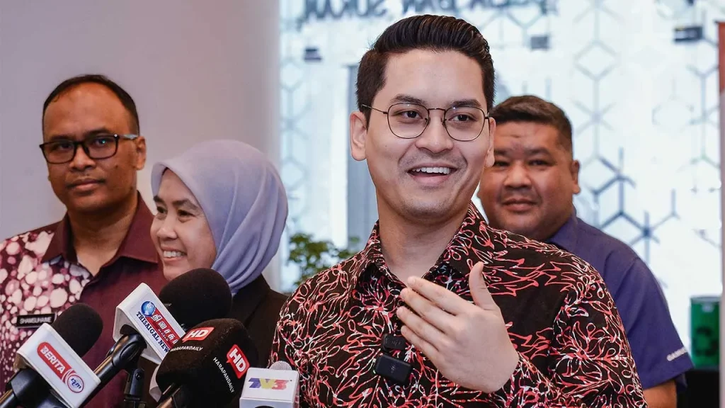 PUTRAJAYA: The Ministry of Youth and Sports (KBS) has always provided support and encouragement to national Moto3 racer, Muhammad Hakim Danish Ramli, to continue to bring glory to the country at the World Motorcycle Championship. Its Minister, Dr Mohammed Taufiq Johari, said that not only Hakim Danish, but his party also provided support for the development of the country's two-wheeled motorsports through a fund injection of RM1.8 million this year. "We always provide support to all our athletes, such as this year under the Sports Matching Grant, we channeled RM800,000." "Through SIC (Sepang International Circuit) we channeled RM1 million. So the total for this year is RM1.8 million," he said. Dr Mohammed Taufiq said this at a press conference after the signing of a memorandum of understanding (MOU) between the National Youth and Sports Department with Delivery Hero Malaysia Sdn Bhd (foodpanda Malaysia), MyTeksi Sdn Bhd (Grab Malaysia) and Gamuda Land Leisure Sdn Bhd. He said KBS would also discuss any assistance and distribution of additional funds, including to Judge Danish following his success in scoring his first podium this season at the Italian Grand Prix (GP) at the Mugello Circuit, as well as recognising the great potential of motorsports for the development of national sports. Last March, KBS confirmed that no specific funds were given to the Terengganu rider to help him navigate this season's Moto3 campaign. Last Sunday, the 18-year-old racer created a sensational success by achieving his first podium of the season after finishing third in the Italian GP at the Mugello Circuit. The AEON Credit-MT Helmets-MSi team rider was 0.456 seconds (s) behind the race winner, Brian Uriarte from the Red Bull KTM Ajo team who recorded a time of 33 minutes 07.80s while second went to his teammate Alvaro Carpe (33:08.219s). Hakim Danish's achievement at the Italian GP saw him end Malaysia's podium drought in the Moto3 competition since Khairul Idham Pawi last achieved it when he emerged victorious at the Argentine GP in 2016. Dr Mohammed Taufiq also congratulated Judge Danish on the Terengganu-born racer's proud success. Earlier, he said the two-year MOU with the three companies at today's ceremony was a sign of support for the Rakan Muda programme with attractive offers for those who participate in the programme, including discounts on Foodpanda Malaysia and a free two-month subscription fee for Grab Unlimited by Grab Malaysia. -- BERNAMA