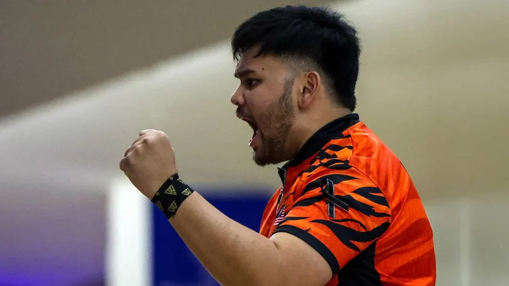 PETALING JAYA, JUNE 21 -- National bowling champion, Muhammad Rafiq Ismail continued to prove his superiority when he won the mixed open category title for the first time at the Kuala Lumpur International Open Bowling Championship MILO 2026 (KLIO26), today. In the action that took place at Sunway Mega Lanes, Sunway Pyramid, the 29-year-old emerged champion after recording a total of 2,020 pinfalls over eight games, seeing him fend off the challenges of 39 other participants, including several of the country's best players. Tun Ameerul Luqman Al Hakim Tun Hasnul Azam finished in second place with 1,918 pinfalls, while Megat Zaqrul Haiqal completed the top three after collecting 1,915 pinfalls. The victory completes Rafiq's hat-trick of championships throughout this month after also winning the Malaysia Open and Singapore Open, thus continuing his excellent streak ahead of the rest of the season. "I'm happy because of the three tournaments this month, I won all three. This is one of the sweetest achievements in my career," he said when met after the tournament. As the champion, Rafiq took home a cash prize of RM30,000. Meanwhile, he admitted that the victory came at the right time and was somewhat of a solace after his home was recently broken into, causing an estimated loss of RM60,000. "I consider this victory as a blessing and a replacement for what was lost. I hope it is the beginning of better things to come," he said. The tournament was organised in conjunction with the 50th anniversary celebration of the establishment of the Kuala Lumpur Tenpin Bowling Association (KLTBA). -- BERNAMA