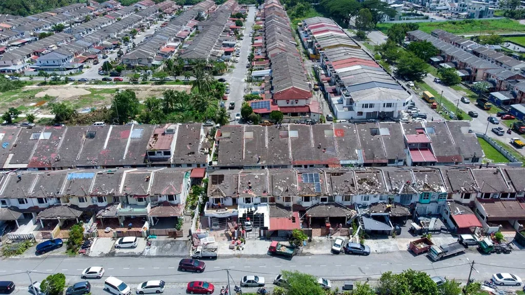 IPOH, JUNE 21 -- Police have closed five zones in the disaster area affected by the storm around Bercham and restricted movement in and out to prevent property theft or break-ins to victims' homes in the area. Ipoh District Police Chief Assistant Commissioner of Police (ACP) Muhammad Najib Hamzah said his department was, however, giving flexibility to residents who wanted to go out and enter the affected areas because they wanted to clean the areas around their homes at night. "We will be stricter (restricting movement) at night because there are areas that are affected, including Anjung Bercham, which still has no electricity supply. "If a resident wants to clean their house or belongings at night, we will monitor them. We will ask them if it is really their house because we are also worried that there will be incidents if they clean but in fact they are stealing," he said at a press conference after inspecting the Crime Scene Control Post (PKTK) at Bercham Police Station, here, today. He said that as of 8 am this morning, his department had received 492 reports regarding storm incidents that occurred through Op Bencana and there was no time limit for any victim to make a report. Meanwhile, Muhammad Najib said that so far the value of losses in areas affected by the storm has not yet been determined. Yesterday, Ipoh Barat Member of Parliament M Kulasegaran was reported to have said that the storm that occurred last Friday was considered unusual, affecting more than 200 houses in five areas around Bercham. Kulasegaran, who is also Deputy Minister in the Prime Minister's Department (Law and Institutional Reform), said the incident, which had never been reported before, was believed to be caused by the 'land-trunk' phenomenon. Among the areas affected are Anjung Bercham Utara, Taman Mujur, Kampung Bercham, Kampung Tersusun Tasek, Taman Pusat Bercham and Taman Indah Sakti. -- BERNAMA
