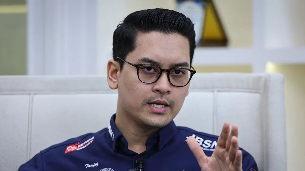BUKIT MERTAJAM, JUNE 15 -- The Ministry of Youth and Sports (KBS) has agreed to increase the Community Sports Fund (DSK) allocation for Penang after the state became one of the earliest and fastest to fully utilize the RM800,000 funds channeled this year. Youth and Sports Minister Mohammed Taufiq Johari said the National Youth and Sports Department (JBSN) will submit an application to obtain the additional allocation. "Penang is among the earliest and fastest to complete the DSK. JBSN will submit an application and I agree for Penang to receive additional funds." "I request youth organisations to use the funds as best as possible, move to the grassroots level and ensure that programmes continue to be implemented," he said when officiating the National Youth Day 2026 celebration at the Penang level on Sunday night. Also present was the state Youth, Sports and Health Committee Chairman, Daniel Gooi Zi Sen. Mohammed Taufiq said that DSK does not just support sports activities and efforts to produce more athletes, but also serves as a platform to connect young people with the local community. He said that KBS also channeled a Sports Matching Grant for Window 1 and Window 2 totaling RM500,000 as well as assistance to the 2026 Youth Organisation of RM106,000 to Penang. According to him, the allocation is among the government's investments to expand access to community sports activities, empower youth organisations, promote healthy lifestyles and increase young people's participation in youth development and sports programmes. "I want youth organisations in Penang to actively apply for SejaTi MADANI funds after the Prime Minister approved an allocation of RM250 million for the benefit of youth organisations nationwide. "Youth development programs need to be implemented continuously and not just once so that they can have a high impact and direct benefits for the group concerned," he said. -- BERNAMA