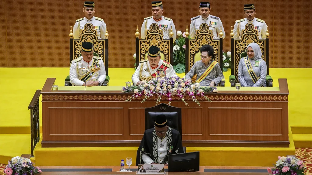 KANGAR: The Raja of Perlis Tuanku Syed Sirajuddin Jamalullail wants Menteri Besar Abu Bakar Hamzah to be given the space to continue leading until the end of the 15th State Legislative Assembly (DUN) term without any disruption. His Majesty said political stability was a very important criterion that would affect investors' confidence in investing in the state. Therefore, Tuanku Syed Sirajuddin called on all State Assemblymen (ADUNs) in Perlis to put aside their egos and provide close and continuous cooperation to Abu Bakar for the interests of the people and the state. "I would like to remind all the Honourable Members that this government is my government. Therefore, I hope that the Chief Minister will be given the space to continue leading until the end of the 15th DUN term without any disruptions that will hinder all the plans that have been drawn up." "Each Honorable Member is reminded to put the interests of the people ahead of personal interests," said His Majesty when officiating the opening of the fourth term of the Perlis State Legislative Assembly at the Seri Putra Complex here today. The text of his speech was read by the Raja Muda of Perlis, Tuanku Syed Faizuddin Putra Jamalullail. Tuanku Syed Sirajuddin said that differences in political beliefs should not be a limitation or obstacle to sincere efforts to bring development and investment to the state. Meanwhile, the Raja of Perlis said that the state government should always maintain good relations with the Federal Government, especially in the aspect of development and various forms of support for the interests of the people of Perlis. "I welcome the series of visits and courtesy calls carried out by the Chief Minister to various ministries to strengthen cooperation between the state and federal governments." "It is my hope that this noble effort will continue to be strengthened and maintained to ensure that the state's development agenda can be implemented smoothly and effectively," said His Majesty. -- BERNAMA
