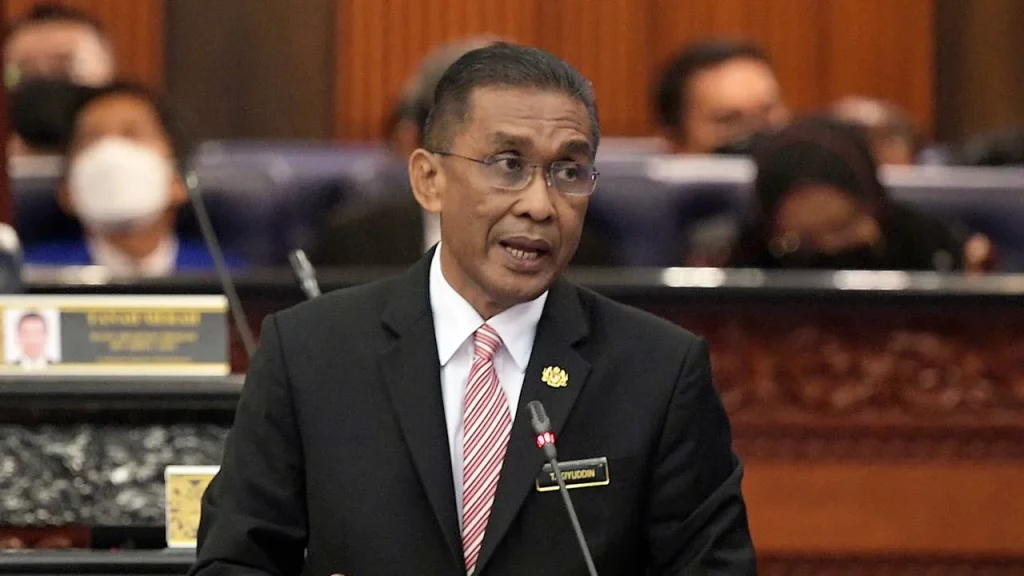 KUALA LUMPUR: The Dewan Rakyat today expressed its condolences to Kota Bharu Member of Parliament Datuk Seri Takiyuddin Hassan on the passing of his biological brother Md Shahdin, who was in his 80s, last night. Condolences were delivered by the Deputy Speaker of the Dewan Rakyat, Datuk Dr Ramli Mohd Nor, before the start of the Ministerial Questions (MQT) session at this morning's sitting. "Honorable Members, with great sadness and sorrow, I would like to announce that the biological brother of the Honorable Datuk Seri Takiyuddin Hassan passed away last night. "On behalf of the Members of this House and on behalf of the entire Parliament, I would like to express my condolences to Yang Berhormat Datuk Seri Takiyuddin on the passing of his biological brother," he said. Ramli also invited Members of Parliament to pray that Allah SWT would shower blessings on the deceased's soul and place him among the righteous and faithful. ​-- BERNAMA