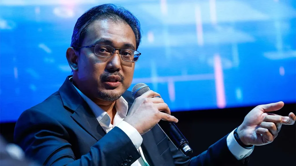KUALA LUMPUR, JUNE 22 -- The encouraging response to two Islamic bond issuances by Tenaga Nasional Bhd (TNB) totaling RM2.5 billion for energy transition projects shows that Malaysia is in a strong position to lead the financing of energy transition in the region. TNB's new Chief Energy Officer, Mohd Zarihi Mohd Hashim, said the two sukuk issuances in 2026, which included RM1 billion for a solar project in May and RM1.5 billion for a hydro project in March, were each oversubscribed five times. He said that TNB's recent experience illustrates this trend, showing that there is a huge demand from investors that is increasing regionally and globally. "This achievement shows that investors are very interested in renewable energy assets (REAs) that are well-prepared and bankable, supported by a clear structure and solid business partners," he said. Mohd Zarihi shared his views on how Malaysia can channel available funds into well-structured projects to support the country's aspirations to achieve net zero carbon emissions, at the Energy Transition Conference 2026 (ETCon26) held recently. He said the National Energy Transition Roadmap (NETR) estimates financing needs of RM1.2 trillion to RM1.3 trillion over the next 25 years or approximately RM50 billion per year. Globally, US$2.3 trillion has been channeled into energy transition projects by 2025, demonstrating that the availability of capital is not a major constraint. Mohd Zarihi said that the panel discussion session held at ETCon26 concluded that the more pressing challenge lies in the speed and scale of project implementation. Projects require stronger preparation, clearer contractual arrangements and stable policy signals to enable capital to be invested more efficiently. Risk-sharing mechanisms, including blended financing, are expected to play an important role, especially among small developers and new technologies, he said. The encouraging response to TNB's two sukuk issuances indicates strong demand among investors. The high interest reflects the institution's confidence in the utility company's energy transition initiatives as well as NETR's target to achieve net zero emissions by 2050. Energy transition financing includes renewable energy projects such as solar and hydro, green hydrogen, carbon capture, energy efficiency, electric mobility advancements and energy-related initiatives. Mohd Zarihi said that financing for energy transition projects is growing rapidly, placing greater emphasis on whether the project can be financed by banks and is ready to receive investment capital. Commenting on Malaysia's readiness to be a leader in financing the energy transition in the region, he said that the regulatory framework and climate-related guidelines have been put in place while the capital market has shown support for transition-focused instruments. "The priority at this time is to accelerate the channeling of capital into bankable projects, resilient infrastructure and large-scale implementation that support the country's transition aspirations," he said. -- BERNAMA