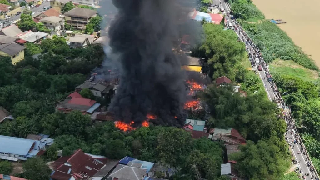 KOTA BHARU: Footage and witness statements at the Kampung Gok Kapur fire location are among the important clues in the investigation to identify the cause of the incident that destroyed 27 houses last Monday. Kelantan Fire and Rescue Department (JBPM) director Farhan Sufyan Borhan said his department was examining all information obtained from residents and individuals who witnessed the incident to help complete the investigation. "We have taken several recordings from witnesses and individuals who were at the location when the incident occurred. All of this information is being examined to help identify the cause of the fire." "In addition, four samples were also taken from the incident location and were sent to the laboratory yesterday for analysis," he told Bernama today. Farhan Sufyan said laboratory analysis results were expected this week, thus helping his party confirm the cause of the fire which left dozens of families homeless. He said based on the fire pattern identified at the location, several hypotheses were being investigated, including the possibility that the fire was caused by a failure in the electrical system, cooking activities or playing with fire. "We are also not ruling out any other possibilities and all aspects are still under investigation. A decision can only be made after the laboratory analysis is complete," he said. Last Monday, 27 houses were destroyed in a fire in Kampung Gok Kapur, and the fire forensic team is still investigating the cause of the incident. -- BERNAMA