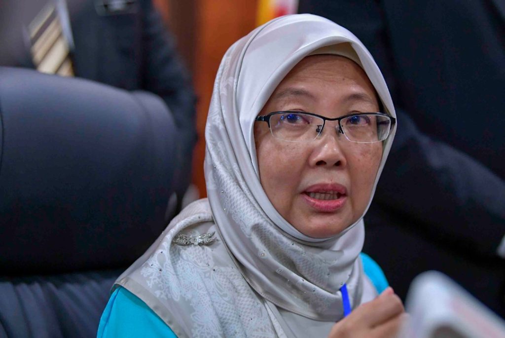 JOHOR BAHRU, June 18 -- Pakatan Harapan (PH) is expected to announce the list of candidates contesting in the Johor state election this Monday, said Johor PKR chairman Datuk Seri Dr Zaliha Mustafa. Zaliha, who is also PKR vice president, said the announcement was expected to be made at a ceremony involving the party's top leadership, including PH chairman Datuk Seri Anwar Ibrahim. "The announcement of candidates has been agreed upon by the state and central PH. God willing, we will hold it in the north of Johor, possibly in Bukit Gambir, Tangkak," she said in an interview with Bernama. bootstrap slideshow Dr Zaliha said the selection of the location in the northern part of Johor was to further fuel the wave of support from the people which was seen to be increasing after several series of programmes in the northern zone, including in Bukit Naning, which showed very encouraging responses. Elaborating further, she said the selection of candidates involved views from the branch level to ensure that those chosen truly understood the needs of the local community and had a good service record. “We also include elements of professionals, young people, women and racial diversity so that there is balance in the team of candidates that are presented,” she said. bootstrap slideshow Dr Zaliha said that apart from representing various community groups, the candidates chosen also need to have the ability to contribute to PH’s larger goals in this election. She said PH did not enter the election arena simply to increase the number of seats it had won previously, but rather with the target of forming a state government. PH will contest in all 56 State Legislative Assembly seats with PKR fielding candidates in 20 seats, DAP (17) and Amanah (19). The Johor state election is set for July 11, with nominations on June 27 and early voting on July 7. -- BERNAMA