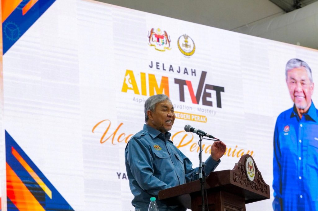 JOHOR BAHRU, June 3 -- UMNO will launch its Barisan Nasional (BN) machinery for the upcoming Johor state election on Sunday (June 7). Johor Umno Information chief Md Israk Abdullah said the launch of the election machinery is scheduled for 3.30 pm at Educity Stadium here. He said BN chairman Datuk Seri Dr Ahmad Zahid Hamidi, who is also the Deputy Prime Minister, and Johor BN chairman Datuk Onn Hafiz Ghazi, who is also the caretaker Johor Menteri Besar, are expected to attend the launch. "The launch is not merely a traditional party event, but rather a platform to demonstrate solidarity and the complete unity of the BN machinery in facing the challenges of election,” he said. He added that the presence of supporters at the stadium is set to be proof of the people's unwavering backing for the BN leadership, which has long driven the state's development. "Your presence is not just to fill the stadium seats, but to prove that BN’s spirit of struggle remains strong and continues to enjoy the trust of the people. Together, let us show the strength of our machinery, the unity of our members and our determination to ensure that Johor continues to progress, remain stable and prosper,” he said. Md Israk called on all BN supporters to turn out in droves wearing BN's corporate blue attire. -- BERNAMA