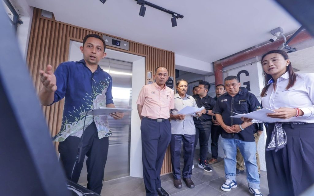 MELAKA, June 4 -- The Melaka Historic City Council (MBMB) is upgrading the lift facilities in three apartments within the Banda Hilir state constituency here, involving an allocation of more than RM1.8 million. Mayor Datuk Shadan Othman said the three apartments are Pangsapuri Laksamana Cheng Ho, Pangsapuri Laksamana Satu and Pangsapuri Sembilan Tingkat. "Lift upgrading works in each apartment is about RM600,000, and so far, two of the apartments, namely Pangsapuri Laksamana Cheng Ho and Pangsapuri Laksamana Satu, have been upgraded, while Pangsapuri Sembilan Tingkat is still in the implementation process. "The upgrading works on the lifts should be the responsibility of the Joint Management Body (JMB) or the Management Corporation (MC), but this project was carried out via an MBMB initiative, with funding provided by the Ministry of Housing and Local Government (KPKT)," he said to reporters here today. He said this after the Completion Ceremony of the Upgrading Project for the Facilities of Pangsapuri Laksamana Cheng Ho and Pangsapuri Laksamana Satu in conjunction with the Wakil Rakyat Untuk Rakyat (WRUR) Programme for the Banda Hilir state constituency. The event was also attended by Banda Hilir assemblyman Leng Chau Yen. Shadan said the upgrading works for the facilities were carried out because the existing lifts were over 30 years old and often malfunctioned, making it difficult for residents, especially the elderly, to go up and down. Meanwhile, he said many apartments under the MBMB administration can be categorised as dilapidated and need to be upgraded in various aspects of the facilities. "We will refine the matter to ensure that the facilities in the apartment can be upgraded or repaired for the comfort, safety and well-being of the residents," he said. Meanwhile, Leng, who is also Melaka deputy exco for Women, Family and Community Development said that an act, policy, or system involving the provision of a special budget needs to be established to improve facilities in all apartments that require it. She said, for example, in the Banda Hilir state constituency, many apartments are over 30 years old and require various facility improvements, including lifts, because most of the residents of these buildings are elderly and their mobility is quite difficult if the facilities are damaged. “Lifts are important facilities that need to be prioritised and require regular maintenance to ensure they are always safe to use and do not burden or inconvenience residents, especially those living on the upper floors," she added. -- BERNAMA