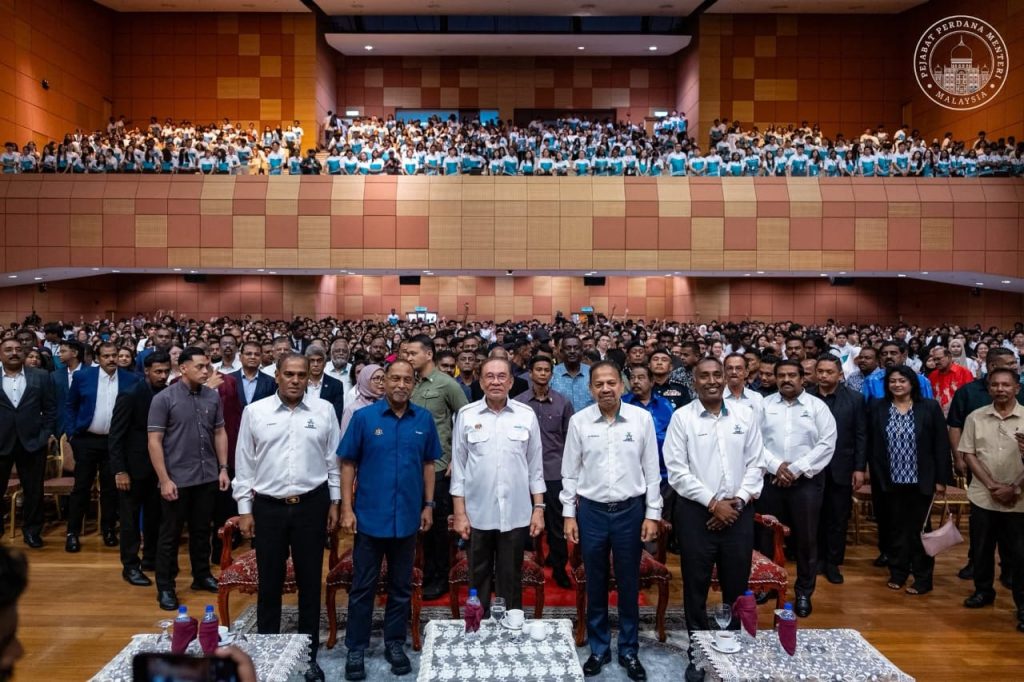 KUALA LUMPUR, June 9 -- Prime Minister Dato’ Seri Anwar Ibrahim yesterday engaged with students of AIMST University during the Annual Government Grant Presentation Ceremony and a "Temu Anwar" dialogue session held in an open and meaningful atmosphere. Addressing students at the university in Bedong, Kedah, Anwar stressed that a nation's progress should not be measured solely by economic growth, investment inflows, or employment opportunities, but also by the extent to which all segments of society experience justice and equality. He said Malaysia must not become complacent with its current achievements and should continue striving to create a more inclusive and equitable society. Drawing inspiration from renowned social reformer Dr. B.R. Ambedkar, Anwar highlighted the importance of championing justice, human dignity, and equal opportunities for all, noting that Ambedkar rose above discrimination and marginalisation to become a leading advocate for social equality. The Prime Minister also reiterated the teachings of Mahatma Gandhi, reminding students that while the world has enough resources to meet everyone's needs, it can never satisfy the greed of a few. He emphasised that values such as compassion, mutual respect, and moderation must remain central to building a civilised and harmonious society. Anwar called on the younger generation to embrace fresh idealism, reject politics rooted in hatred and racism, and help shape Malaysia’s future based on knowledge, unity, and justice. Reaffirming the MADANI Government’s commitment to social justice, he announced that, in addition to the annual RM25 million government grant provided to AIMST University, the government had approved an additional RM1 million allocation to help more students from underprivileged families gain access to quality higher education. The Prime Minister also paid tribute to the late Tun S. Samy Vellu for his contributions and role in the establishment of AIMST University, describing education as a vital pathway for young Malaysians to uplift themselves, their communities, and the nation. He encouraged students to make full use of the educational opportunities available to them and contribute meaningfully to the country's future development. -- MINUTESMY