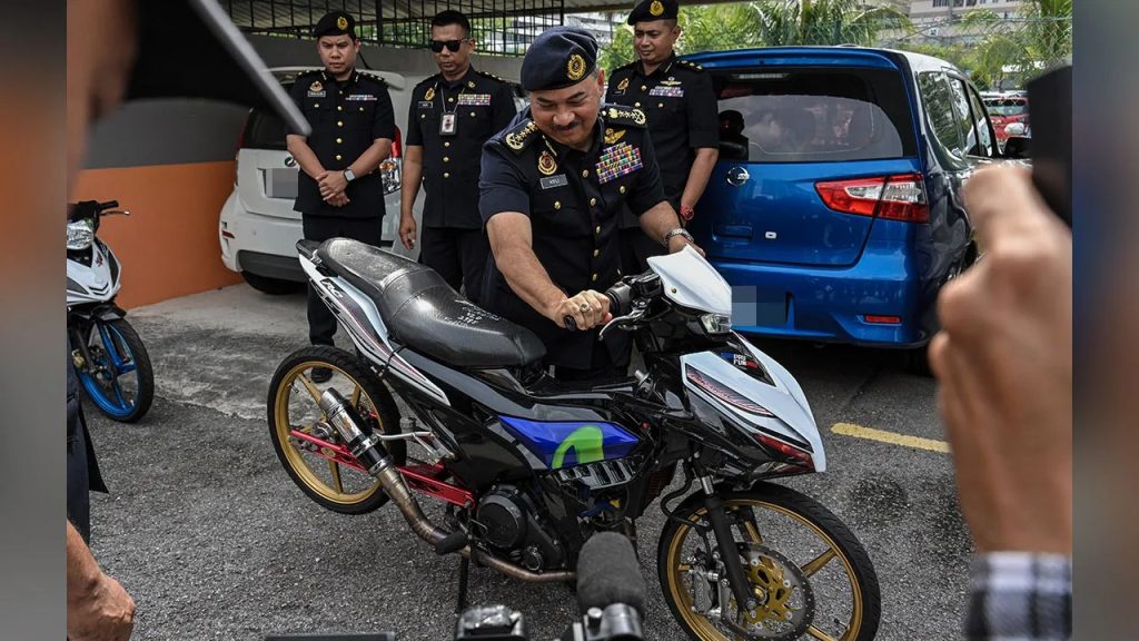 KUALA LUMPUR: The Road Transport Department (JPJ) will prosecute cases of extreme motorcycle modification in court under Section 42 of the Road Transport Act (APJ) 1987 following the increasing trend. Senior Director of RTD Enforcement, Datuk Muhammad Kifli Ma Hassan said that so far three investigation papers have been opened under the provision and have received permission to prosecute from the Deputy Public Prosecutor for further action. He said the move was a new approach by JPJ which previously focused more on enforcement actions such as summonses and confiscation. "We have detected motorcyclists riding dangerously and recklessly... the most distressing and most dangerous thing is that these motorcyclists continue to remove or discard the rear brake. So imagine the motorcycle moving without brakes." "Any motorcycle that has extreme modifications, we will confiscate and we will charge the motorcyclist involved," he said at the Ops Motosikal (Extreme) press conference at the Kuala Lumpur Federal Territory Road Transport Authority, here, on Wednesday. Muhammad Kifli said more than 300 extremely modified motorcycles have been seized since the beginning of this year, with Kuala Lumpur recording the highest number of seizures. He said that among the modifications that are often detected include the use of squid tires, unauthorized engine changes, the installation of long swing arms (structural components), modifications or deletion of the electronic control unit (ECU) system and the removal of the rear brake. "JPJ views seriously the trend of extreme motorcycle modifications that do not follow set specifications as they can affect the vehicle's original safety features and increase the risk of road accidents." "Most of the people involved are youths aged between 18 and 30, but there are also cases involving school students as young as 12 years old," he said. In an effort to strengthen operations, he said, the special Team Falcon team carries out enforcement every week to detect motorcycles that have been modified in an extreme manner as well as riders who commit offences under Section 42 of the APJ 1987. Based on the JPJ database, he said, a total of 848,885 JPJ(P)22 notices were issued to motorcyclists for various offences in 2024, followed by 711,722 notices in 2025 and 252,118 notices as of May this year. Muhammad Kifli said that from 2021 to this year, a total of 38,959 motorcycles were seized under Section 64(1) of the Motor Vehicles Act 1987 for violating the provisions of the law. Commenting on the action against motorcycle owners, he said that summonses will be issued not only to the rider but also to the registered owner, including parents, if the vehicle is registered in their name. Regarding possible action against workshops that illegally modify motorcycles, he said, JPJ is examining the legal aspects and will conduct further studies before making any announcement. He said JPJ will also collaborate with the Ministry of Domestic Trade and Cost of Living, the Royal Malaysian Customs Department and local authorities to ensure that the components used comply with the regulations. -- BERNAMA
