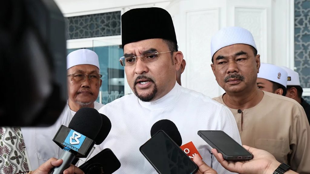 JOHOR BAHRU: The new amendment to the MARA Act 1966 will be tabled in Parliament this year after the Cabinet approved the policy paper relating to the amendment. MARA chairman Datuk Asyraf Wajdi Dusuki said he had been asked by Deputy Prime Minister and Minister of Rural and Regional Development (KKDW) Datuk Seri Ahmad Zahid Hamidi to ensure that the amendment process could be completed according to schedule to enable it to be tabled this year. "This stage is the policy stage and we will give the draft to all stakeholders, especially other ministries, to be evaluated and also refined to obtain feedback from them, before we bring it again to the Cabinet Meeting for the purpose of obtaining approval to be tabled in Parliament," he said. He said this to reporters after the Haul Asmaulhusna 2026 Commemorative Dhikr Ceremony at the Sultan Iskandar Mosque, Bandar Dato Onn, here today. Also present were Ahmad Zahid and Johor BN Chairman Datuk Onn Hafiz Ghazi. He said this when asked about the latest developments regarding the amendment to the MARA Act 1966. So far, the approval given by the Cabinet is at the policy level, while the draft amendments will be distributed to ministries and stakeholders to be refined and receive feedback before being brought back to the Cabinet meeting for final approval. This step is important to ensure that the new MARA Act is more relevant and able to strengthen the role of the agency in the Bumiputera development agenda. Previously, Asyraf Wajdi was reported to have said that the Policy Paper for the formulation of the new Majlis Amanah Rakyat (MARA) Act 2026 had been approved by the Cabinet. The new act will replace the MARA Act 1966, with approximately 80 percent of the changes in the draft proposal focused on aspects of governance and compliance based on international standards and good corporate governance practices. -- BERNAMA