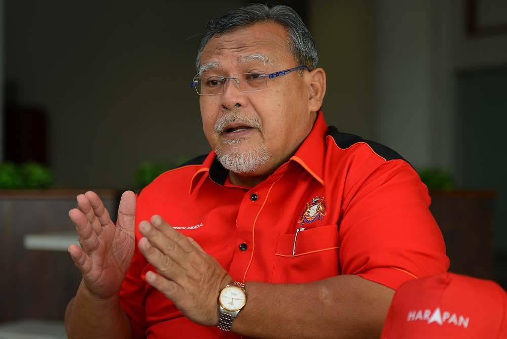 JOHOR BAHRU: Parti Amanah Negara (Amanah) intends to reclaim several State Legislative Assembly (DUN) seats it previously won, including Parit Yaani and Kota Iskandar, in the Johor State Election (PRN). Johor Amanah chairman Aminolhuda Hassan said the state seat was among the 19 seats that Amanah would contest, apart from Simpang Jeram, which was the only seat won by the party in the 2022 general election. "Amanah will also field candidates in Permas, Kemelah, Tenang, Serom, Maharani and Bukit Pasir," he told Bernama. Aminolhuda, who won the Parit Yaani state seat on a PAS ticket in 2013 and PH-Amanah in 2018, said that although several areas were known to be Barisan Nasional (BN) strongholds, Amanah was determined to give a tough competition in this election. He said the party also had confidence in the opportunities in suburban areas. Meanwhile, he, who is also the Johor PH chairman, said the coalition had decided to hand over the Endau, Pulai Sebatang and Senggarang state seats to be contested by PKR. Regarding the Puteri Wangsa and Larkin state seats which are linked to negotiations among PH component parties, Aminolhuda said that so far there has been no final decision on the distribution of the two seats. In the 2022 Johor state election, the Puteri Wangsa state seat was won by MUDA through Puteri Amira Aisya Abd Aziz with a majority of 7,114 votes in a six-cornered contest, while the Larkin state seat was won by BN through Mohd Hairi Mad Shah with a majority of 6,178 votes. In this election, DAP will contest in 17 state assembly seats while PKR will contest in 20 state assemblies. The Johor state election is set for July 11 with nominations on June 27. -- BERNAMA