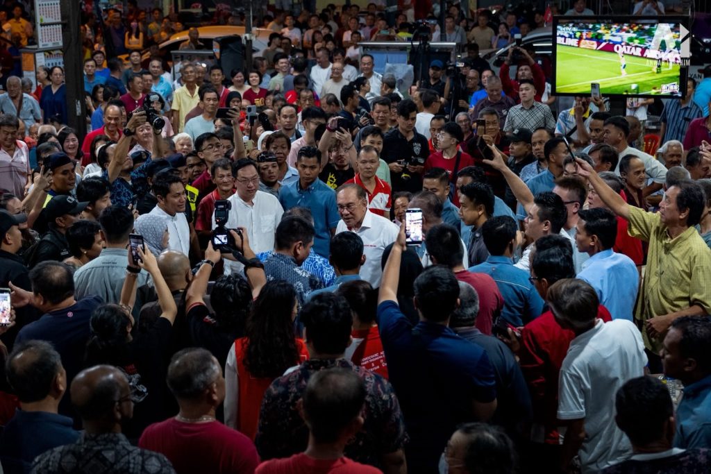 JOHOR BAHRU, June 16 -- Prime Minister Datuk Seri Anwar Ibrahim yesterday called on the people of Johor to remain steadfast in supporting what he described as the "politics of hope" and a reform agenda aimed at strengthening accountability, justice and good governance in Malaysia. Speaking at a gathering in Johor, Anwar stressed that the nation's political struggle has never been solely about winning elections, but rather about determining the direction Malaysia takes in the years ahead. "Our struggle has never been just about winning elections. It is about deciding whether Malaysia continues to be driven by old politics filled with hatred and abuse of power, or moves forward based on the principles of accountability, justice and respect for the people," he said. The Prime Minister said the Unity Government has demonstrated that its reform commitments are more than mere slogans, citing improvements in governance, efforts to combat corruption, increased investments and the restoration of international confidence in Malaysia. "We have proven that what we promised is not merely rhetoric. Governance has been strengthened, corruption has been challenged, investments have increased and global confidence in Malaysia has recovered," he said. However, Anwar acknowledged that the government's reform journey remains a work in progress and that many challenges still need to be addressed. He noted that there are still shortcomings within the system that require correction, citizens who need greater protection and assistance, and public concerns that must continue to be heard and addressed. "The journey is still long and far from perfect. There are many things that need to be improved, many citizens who need to be defended and assisted, more voices that must be heard, and weaknesses in the system that need to be closed," he said. Anwar urged Johoreans to continue supporting an inclusive political approach that promotes unity and mutual respect among Malaysians. "With the support of the people, we will continue working harder to uplift the nation's dignity and ensure Malaysia emerges as a strong, just and respected country," he added. -- MINUTESMY -- SOURCE: FB ANWAR IBRAHIM