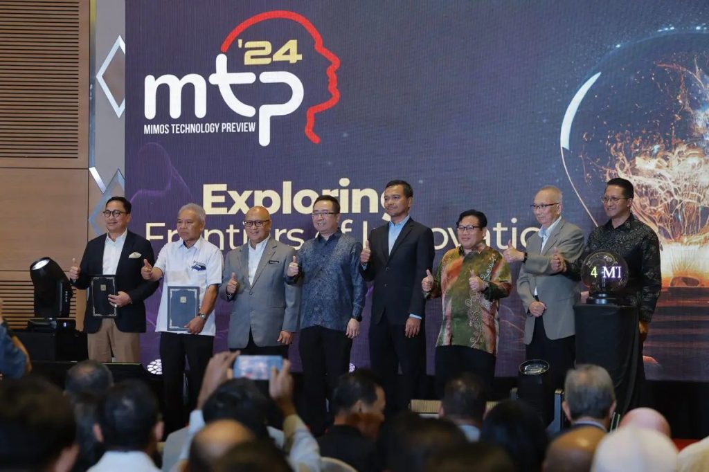 PUTRAJAYA, June 22 -- Malaysia and China are committed to strengthening cooperation in science, technology and innovation (STI) to expand technology commercialisation opportunities and ensure that innovation outcomes are translated into sustainable economic impact. The Ministry of Science, Technology and Innovation (MOSTI) said the commitment was reached through  Malaysia-China’s 4th Joint Committee Meeting (JCM) on Science, Technology and Innovation, co-chaired by Science, Technology and Innovation Minister Datuk Chang Lih Kang and China’s representative Lin Xin today. MOSTI said both countries also agreed to enhance cooperation in strategic areas, including artificial intelligence (AI), biotechnology, green technology and advanced materials technology, while strengthening talent development and research capacity. “MOSTI hopes that this collaboration will expand commercialisation opportunities to ensure that innovation is translated into sustainable economic impact in line with the National Science, Technology and Innovation Policy (NSTIP),” MOSTI said in a statement. According to MOSTI, among the key agenda items discussed at the JCM were STI policy exchanges, technology transfer and research commercialisation cooperation, as well as updates on ongoing bilateral programmes. Among the key Malaysia-China bilateral initiatives is the Joint Research Programme (Second Series), which is funding eight Malaysian research projects in areas such as AI, green technology involving energy storage, biotechnology, particularly human vaccines, space technology and advanced materials technology. MOSTI said the meeting also reviewed the progress of the Malaysia-China Expertise Exchange Programme (First Series), which has involved 10 Malaysian researchers in critical technology fields, including AI, green technology (energy storage) and advanced materials technology. In addition, MOSTI said both countries discussed the implementation of the Malaysia-China Joint Laboratory on Emerging Technologies programme, which will focus on AI, blockchain technology, biotechnology, renewable energy and advanced materials technology, with the participation of academia, industry and research communities from both countries. In conjunction with the meeting, MOSTI, through the Academy of Sciences Malaysia, also announced the selection of 10 Malaysian researchers to participate in the Malaysia-China Expertise Exchange (MSE) programme, under which they will be placed for six months at selected research institutions, universities and companies in China. “The programme aims to strengthen local capabilities, enhance science diplomacy, expand bilateral research networks and build national capacity in strategic technologies in support of the country’s STI agenda,” the ministry said. It added that the JCM serves as a key platform for strengthening bilateral cooperation in STI under the Science, Technology and Innovation Cooperation Agreement signed by both countries in October 2013. The meeting also follows Chinese President Xi Jinping’s official visit to Malaysia on April 15-16, 2025, which witnessed the signing of two new memoranda of understanding (MoUs) - one on mutual support for the establishment of laboratories in emerging technologies, and another on cooperation in the application of the BeiDou Navigation Satellite System (BDS). -- BERNAMA  