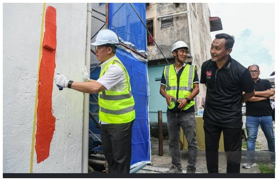 JOHOR BAHRU, June 25 -- The Ministry of Housing and Local Government (KPKT) has allocated RM216.44 million to Johor to boost housing development, public amenities, and community welfare. The minister, Nga Kor Ming, said the funds were allocated under the ministry’s development programme as part of the first rolling plan of the 13th Malaysia Plan. He said the funding covers several strategic initiatives, including affordable housing projects, the maintenance of stratified homes, public amenities, community safety, solid waste management, and urban and rural development. "This RM216.44 million allocation proves the MADANI Government's continuous commitment to ensuring the people of Johor enjoy access to quality housing, comfortable public amenities, and a more sustainable, prosperous living environment. "To give an example, this flat (Flat Taman Ungku Tun Aminah) is 41 years old and is the largest in Johor, with over 80 blocks. Today, through our community outreach programme, we are beginning renovation works on the first 10 blocks,” he said at the media conference for KPKT’s Sentuhan Kasih Programme 4.0, at Flat Taman Ungku Tun Aminah, Skudai, today. Nga said the majority of the funds would be used to advance the public housing agenda through various initiatives, including Rumah Malaysia, the People's Housing Project (PPR), the People's Residency Programme (PRR), and the MADANI Inclusive Housing Development (PIM). Additionally, the funds will be used to upgrade public infrastructure, including markets, MADANI stalls, drainage systems, public toilets, recreational parks, fire stations, and residential areas. To reinforce the sustainable development agenda, he said allocations were also channelled toward solid waste management projects, the safe closure of landfills, and the implementation of public landscaping projects. "The ministry is also continuing the Urban Housing Refurbishment Programme, the Non-Muslim Houses of Worship Maintenance Initiative, and New Village Development Projects, which aim to improve the welfare of those in need and strengthen community unity," he said. Nga said the ministry would continue to strengthen its strategic cooperation with the Johor state government and local authorities to ensure all projects are executed efficiently, transparently, and with high impact. -- BERNAMA 