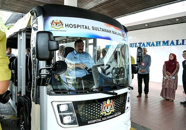 LANGKAWI, June 29 -- The government's move to introduce a sea ambulance service, which is expected to begin operations early next year, has brought relief to Langkawi residents as it is set to improve access to emergency medical treatment, particularly for patients requiring referral to hospitals on the mainland. Langkawi Small Traders Association chairman Yusuf Zakaria, 60, welcomed the introduction of the service, describing it as a much-needed initiative. He said that although a water ambulance service operated by a non-governmental organisation is currently available, he was not fully aware of its operating procedures. “With a government-provided sea ambulance, I am confident the service will be better organised and carried out in accordance with procedures that ensure patients' safety,” he told Bernama today. Contractor Muhamad Hafiz Abdul Jalil, 48, said the service is greatly needed as Langkawi residents have long faced difficulties transporting patients to the mainland for treatment. He expressed hope that the initiative would be implemented as planned so that residents would no longer have to rely on ferry services. “It was extremely difficult without a sea ambulance and we had to depend on ferry services, which may not be suitable for transporting certain patients,” he said. For trader Masri Ahmad, 61, the sea ambulance is a facility long awaited by Langkawi residents, particularly in dealing with emergencies at night when ferry services are unavailable. He said the facility would not only benefit residents, but would also assist tourists requiring emergency medical treatment while visiting the resort island. “Langkawi residents are truly grateful to the government because we have been waiting for it for a very long time. It will not only benefit residents, but also tourists who may encounter health problems while in Langkawi,” he said. Yesterday, Finance Minister ll Datuk Seri Amir Hamzah Azizan said the Ministry of Finance had allocated RM5.5 million for the purchase of a sea ambulance for Langkawi and to cover the service's initial operating costs. -- BERNAMA