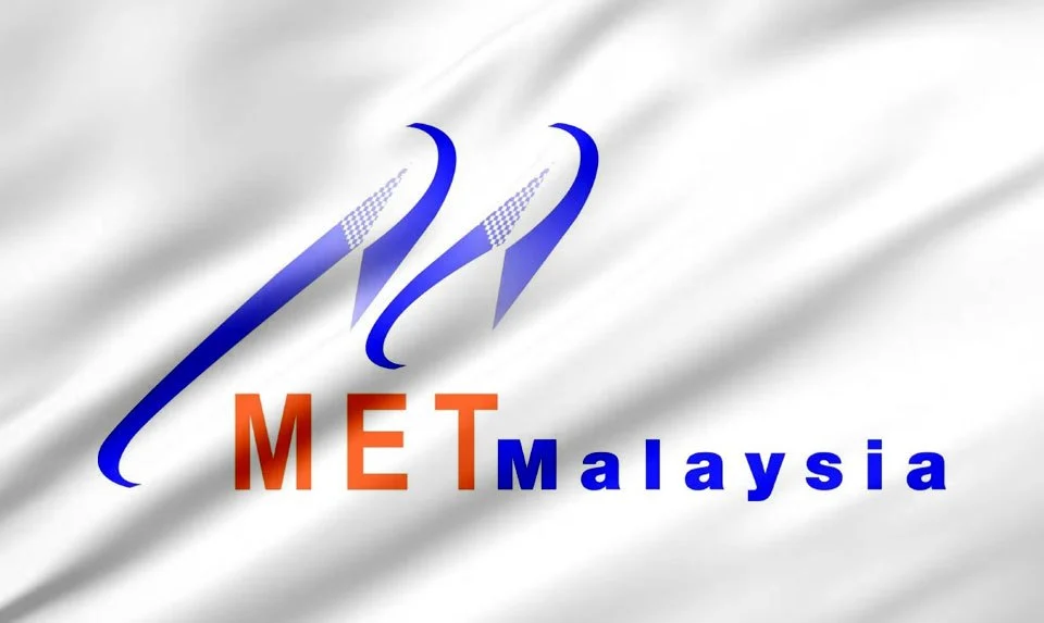 KUALA LUMPUR, June 4 -- Two weak earthquakes A 2.9 magnitude earthquake struck Ranau, Sabah and Mambong, Sarawak within 12 hours on Tuesday (June 2). Malaysian Meteorological Department (MetMalaysia) Director-General Dr Mohd Hisham Mohd Anip said the earthquake in Ranau was detected at a depth of 10 kilometres (km) at 10.36am. He said the epicentre was detected at latitude 6.07° north and longitude 116.58° east. “The tremor was also felt in several areas around Kundasang, Ranau and Kota Belud, Sabah,” he said in a statement today. Mohd Hisham said on the same day, another weak earthquake with a similar magnitude and a depth of 10 km was detected in Mambong at 10.33pm. The earthquake was centred at latitude 1.32° north and longitude 110.39° east, with tremors also felt in several areas around Samarahan and Serian, Sarawak. However, he advised the public not to worry as both events were categorised as weak magnitude earthquakes. Mohd Hisham said MetMalaysia would continue to monitor the situation and issue alerts from time to time. "The public can obtain the latest and most accurate weather and earthquake information via the official website, myCuaca application and the department's official social media, or contact the hotline 1300-22-1638 for any further enquiries," he said. -- BERNAMA