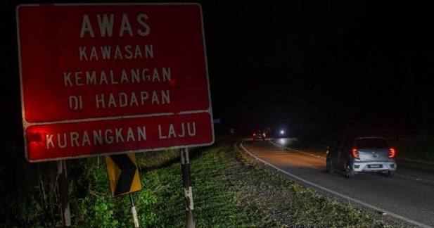 KUALA LUMPUR, June 23 -- The government has allocated RM25.2 million for the initial phase of installing solar-powered LED street lights at 32 high-risk and accident-prone locations along highway networks nationwide. Works Minister Datuk Seri Alexander Nanta Linggi said the initiative, under the MADANI Monitoring programme, involves the installation of 3,000 light poles to enhance road users’ safety at the identified locations. He said the project is a proactive measure by the Works Ministry, together with the Finance Ministry and the Malaysian Highway Authority (LLM), in response to Prime Minister Datuk Seri Anwar Ibrahim’s call when he announced the related allocation in the 2026 Budget in October last year. “The government takes road accidents very seriously. The original allocation mentioned earlier was RM30 million, but for this initial phase, we are allocating RM25 million first. The remaining funds will be disbursed after we assess requirements from time to time. "The Letter of Acceptance (SST) has been handed over to the selected contractor today, which means physical works on site can commence immediately. The project is targeted for full completion by the end of November this year," he said. -- BERNAMA