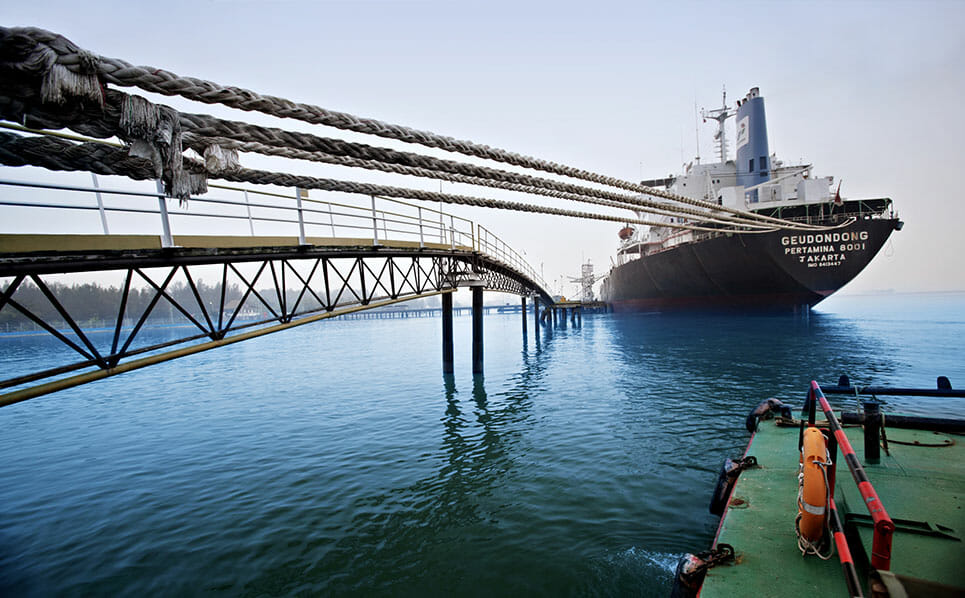 KUALA LUMPUR,JUNE 5 -- Crude oil and condensate production recorded a year-on-year decrease of 5.5 percent to 43 million barrels in the first quarter of 2026 (Q1 2026) compared to 45.5 million barrels for the same period last year. Chief Statistician Datuk Seri Mohd Uzir Mahidin said the decline was due to a reduction in crude oil production, which contracted by 9.4 percent to 28.1 million barrels from 31.5 million barrels previously. "However, condensate production showed growth of 3.0 percent to 14.9 million barrels compared to 14.4 million barrels in the first quarter of 2025," he said in a statement today. The Department of Statistics Malaysia (DOSM) today released Petroleum and Natural Gas Mining Statistics for the First Quarter of 2026. In terms of composition, crude oil accounted for 65.4 percent of total condensate and crude oil production, while condensate accounted for 34.6 percent. Meanwhile, natural gas recorded production of 765.8 billion cubic feet, a decrease of 2.1 percent compared to a decrease of 1.0 percent in the previous quarter. However, monthly performance for the first quarter of 2026 showed a higher rate of change in March compared to the previous two months. Regarding foreign trade performance, Mohd Uzir said the export value of crude petroleum and condensate declined to RM5.2 billion in the first quarter of 2026, down from RM6.1 billion in the previous quarter. This decline is in line with refined petroleum production exports, which recorded a marginal decrease to RM22.9 billion compared to RM23.9 billion in the previous quarter. At the same time, liquefied natural gas (LNG) exports also recorded a decrease to RM12.9 billion this quarter compared to RM13.6 billion in the previous quarter. Regarding imports of crude petroleum and condensate, Mohd Uzir said it recorded a decrease to RM7.3 billion in the first quarter of 2026 compared to RM11.5 billion in the previous quarter. Imports of refined petroleum products also recorded a decline to RM22.3 billion compared to RM22.8 billion in the fourth quarter of 2025. "Meanwhile, LNG imports also decreased to RM1.3 billion compared to RM1.6 billion recorded in the previous quarter," added Mohd Uzir. -- BERNAMA