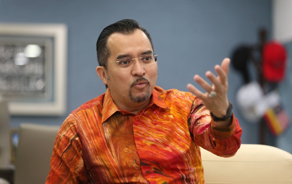 JOHOR BAHRU, June 25 (Bernama) -- UMNO Supreme Council member Datuk Dr Mohd Puad Zarkashi's decision to leave the party stemmed from dissatisfaction over his son not being considered as a candidate for the Rengit state seat, according to UMNO secretary-general Datuk Dr Asyraf Wajdi Dusuki. Revealing the matter in a Facebook post, Asyraf Wajdi also described Mohd Puad's allegation that the Johor palace controlled Johor UMNO and had ordered the dissolution of the State Legislative Assembly (DUN) as slander. He claimed Mohd Puad had previously threatened to criticise the party and quit UMNO if the party leadership did not accede to his request. “He wrote to me at length, threatening to quit the party and attack UMNO if the party leadership did not consider his son as a candidate for the Rengit seat. “It is true that his son is young and has considerable potential to be groomed as a future leader. However, the party must take many factors into account when selecting candidates for an election,” he said. Asyraf Wajdi further claimed that Mohd Puad had made a similar threat during the presidency of Datuk Seri Najib Tun Razak, warning that he would leave UMNO if he were not renominated as the Member of Parliament for Batu Pahat. Asyraf Wajdi stressed that UMNO is not a hereditary political party that prioritises family members or relatives for leadership positions. “The party's struggle is far greater than personal interests, family demands or individual disappointment. UMNO has contributed significantly by providing opportunities, positions and a platform for many leaders to serve and build their reputation. “It is therefore inappropriate for the party to be threatened and attacked simply because personal wishes were not fulfilled,” he said. Asyraf Wajdi said UMNO must remain steadfast as a party championing race, religion and the nation, and should not bow to pressure from any individual. Earlier today, Mohd Puad announced on Facebook that he was resigning from UMNO with immediate effect, saying the decision was made voluntarily and would allow him to express his views more freely. Following the dissolution of the State Legislative Assembly on June 1, the Election Commission has set June 27 as nomination day for the Johor state election, while polling will be held on July 11. -- BERNAMA