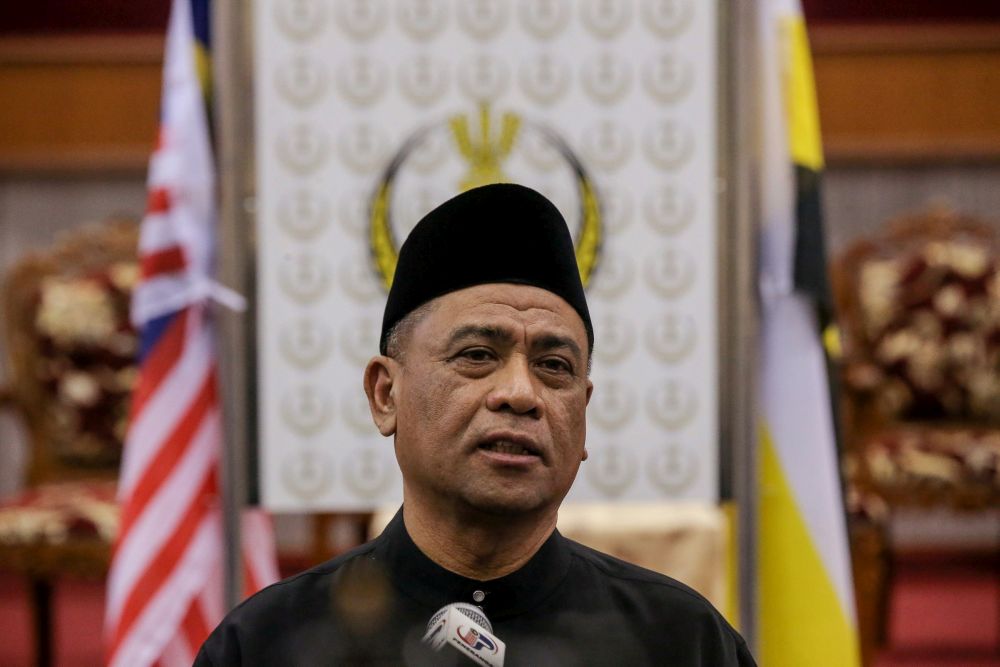 IPOH, Jun 15 -- Strict enforcement action will be taken against any local citizen found renting out their business premises to Rohingya refugees to carry out illegal business activities in Perak. Menteri Besar Datuk Seri Saarani Mohamad said this was because business licenses issued by the authorities to any individual cannot be transferred or used by other parties, whether local or foreign, including refugees.     "This matter is usually within the jurisdiction of local authorities (PBT) and will be implemented in accordance with the regulations and laws set out. "In certain circumstances, there are locals who take the easy way out by renting out their premises rather than running their own businesses," he said.  He said this at a press conference after attending the Perak State Government's 4th Series 2026 Customer Friendly Day Program at the Indera Mulia Stadium here today. Saarani said that if there is a violation, it is an offence against the license conditions and action can be taken, including the revocation of the license under the jurisdiction of the local authority. In another development, he said the state government has allocated RM1.374 million as incentives for 324 government retirees who ended their service between Jan 1 and Dec 31, 2025. He said the incentive provision involved retirees from state civil services, local government units and eligible state statutory bodies as a token of appreciation for their services and contributions throughout their service to the government. "All retirees will receive RM4,000 each in the form of Premium Savings Certificates (SSP)," he said. -- BERNAMA