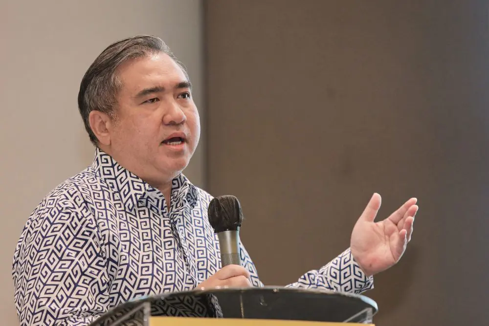 PUTRAJAYA, July 10 — The Ministry of Transport (MOT) will take enforcement action against campaign workers found riding motorcycles without helmets during the Johor state election campaign, regardless of their political affiliation. Transport Minister Anthony Loke said the ministry viewed seriously a viral video showing a group of Pakatan Harapan (PH) campaign workers, including members from the Democratic Action Party (DAP), riding motorcycles without wearing helmets during campaign activities. Loke stressed that road safety laws apply equally to everyone and should not be compromised for political purposes. He said he had maintained the same position for years, recalling that during the Slim by-election campaign nearly six years ago, he had also criticised Barisan Nasional (BN) leaders involved in similar incidents. "There is nothing wrong with riding motorcycles during election campaigns, but every rider must wear a helmet and set a good example for the public," he said. Loke added that the principle applies equally to all political parties, including Pakatan Harapan candidates and campaign workers. He said he had instructed the Road Transport Department (JPJ) to issue summonses to anyone found violating helmet regulations based on evidence from the viral video, irrespective of their political background. The enforcement, he said, would also include those involved in the PH campaign convoy in Johor. Loke emphasised that the law must be enforced fairly and consistently against all Malaysians and said he would not compromise on road safety principles, even if they involved members of his own political coalition. He added that protecting lives must always take precedence over political interests. -- MINUTESMY