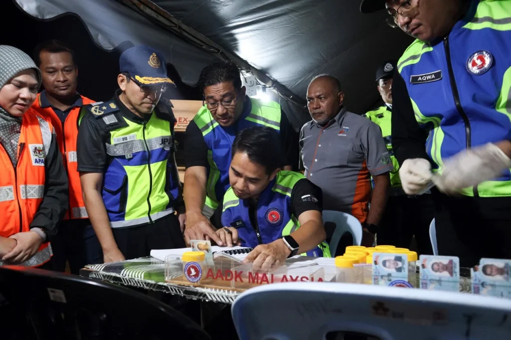 TEMERLOH, July 15 -- Ten of the 351 commercial vehicle drivers screened by the Pahang Road Transport Department (JPJ) during its Integrated Anti-Drug Operation at 10 strategic locations across the state since July 1 have tested positive for drugs. Pahang JPJ director Syed Ahmad Khirulanwar Alyahya Syed Abdul Rahman said the operation, now into its 14th day, focused on drivers of commercial, public service and tourism vehicles. He added that it was carried out in collaboration with the National Anti-Drugs Agency (AADK), the Royal Malaysia Police (PDRM), the Land Public Transport Agency (APAD), the Computerised Vehicle Inspection Centres (PUSPAKOM), highway concessionaires and the Ministry of Tourism, Arts and Culture. “So far, the 10 drug positive cases detected involved heavy vehicle drivers aged between 29 and 55. “Action against them was taken according to the jurisdiction of AADK, while JPJ has suspended their Goods Driving Licences (GDLs) pending investigations before further action is taken under the relevant laws,” he told a media conference at the Temerloh Rest and Service (R&R) areas here yesterday. He said that of the 10 operation locations, five cases were detected at the Temerloh R&R, with two each at the Benta Enforcement Station (SPK) and Paloh Hinai SPK, as well as one at the Maran SPK. He added that most of the drug abuse cases among drivers involved were methamphetamine and the main factor in taking it was suspected to be to boost energy levels and maintain focus while driving. “These findings prove the need for continuous enforcement operations to ensure that only drivers who are actually qualified, possess integrity and are free from drug abuse are allowed to operate commercial vehicles on public roads,” he said. He said checks also revealed that one of the drivers who tested positive for drugs had a record of 42 JPJ summonses, all of which had been settled, while another had 11 summonses and several others had between one and nine summonses. He added that the records showed that some drivers are repeat offenders, which is a matter of concern for the authorities even though all the summonses have been settled. -- BERNAMA