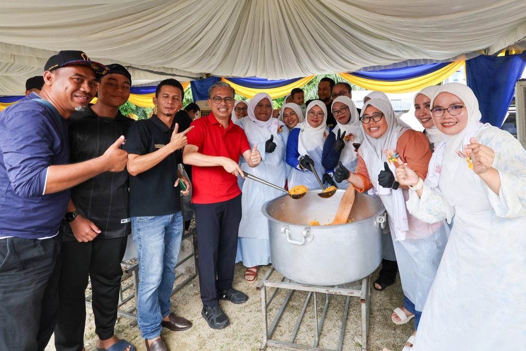 SEMERAH, July 6 -- YB Datuk Fahmi Fadzil has called on voters in Semerah to support Pakatan Harapan (PH) candidate Mohd Khuzzan Abu Bakar, describing him as a hardworking leader who understands the needs of the people and consistently serves the community yesterday. Fahmi said he had the opportunity to accompany Prime Minister Anwar Ibrahim at the People's Feast Programme alongside Mohd Khuzzan. According to Fahmi, the Prime Minister urged the people of Semerah to give their mandate to Mohd Khuzzan so that he could become an effective voice in the Johor State Legislative Assembly and champion the aspirations and welfare of local residents. Fahmi said Semerah needed a representative who was committed to serving the people, understood local issues and maintained a strong presence on the ground. He also highlighted the Prime Minister's appreciation for the efforts of Amanah Ikhtiar Malaysia (AIM), which continues to assist communities, particularly women, by providing opportunities to generate income and improve their standard of living. Fahmi said empowering women through access to opportunities and sustained support not only transforms individual lives but also strengthens families and contributes to building more prosperous communities. -- MINUTESMY