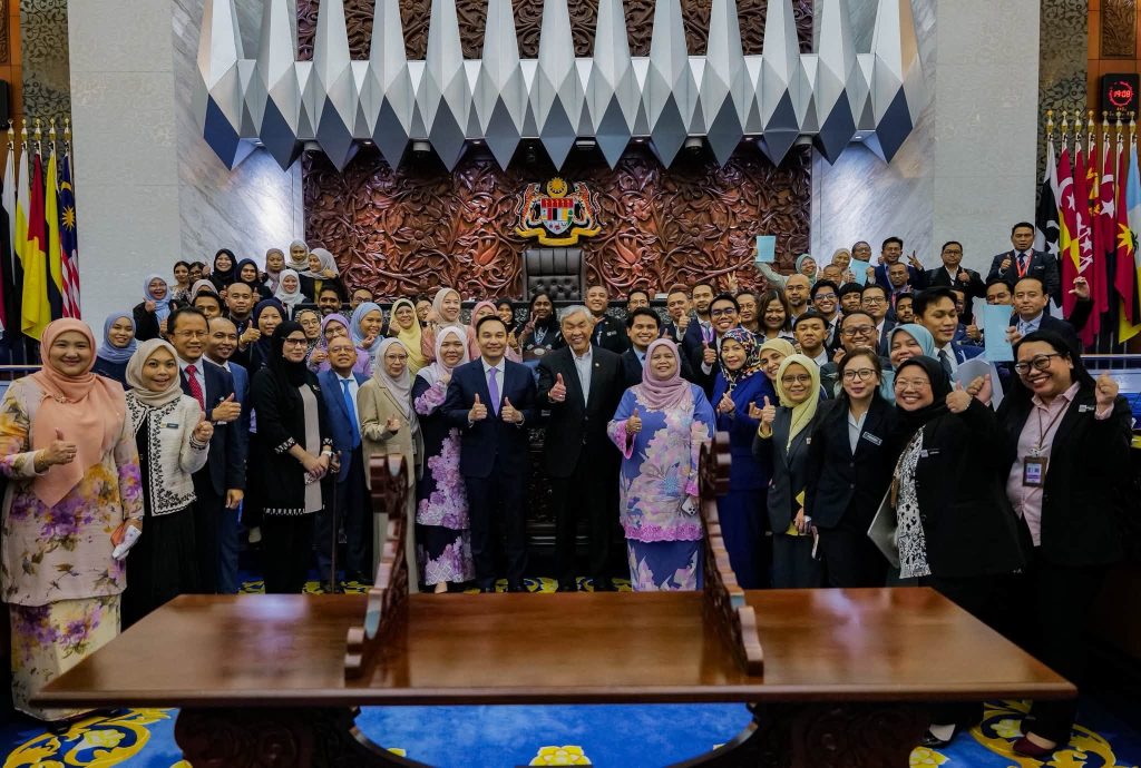 KUALA LUMPUR, July 1 — Deputy Prime Minister Datuk Seri Dr. Ahmad Zahid Hamidi has welcomed the passage of the Cyber Crime Bill 2026 in the Dewan Rakyat today, describing it as a significant step towards enhancing Malaysia's ability to combat increasingly sophisticated and cross-border cyber threats. He said the Bill, which will repeal the Computer Crimes Act 1997 (Act 563), reflects the MADANI Government's commitment to creating a safer, more resilient, and trustworthy cyberspace to safeguard the interests of the people and the nation. According to Zahid, the parliamentary debate on the Bill, which involved 48 Members of Parliament, covered a wide range of key issues, including the protection of fundamental rights, privacy, checks and balances, freedom of speech, the use of artificial intelligence (AI), deepfake threats, the protection of vulnerable groups such as women, children, and senior citizens, as well as enforcement measures, penalties, cyber literacy, and the implementation of MyDigital ID. "The passage of this Bill demonstrates the Government's determination to ensure that Malaysia's legal framework remains relevant in addressing technological advancements and the increasingly sophisticated cyber threat landscape," he said. Zahid also stressed that the new legislation will complement the country's existing legal framework while aligning Malaysia with its obligations under the Council of Europe Convention on Cybercrime (Budapest Convention) and the United Nations Convention Against Cybercrime. He also expressed his appreciation to all Members of Parliament who supported the Bill's passage, as well as to the ministries, government agencies, professional bodies, non-governmental organisations (NGOs), and political leaders who contributed to the drafting and development of the legislation. He said the close cooperation among all stakeholders reflects a shared commitment to ensuring that Malaysia builds a secure, resilient, and trusted digital ecosystem capable of meeting future cybersecurity challenges. -- MINUTESMY