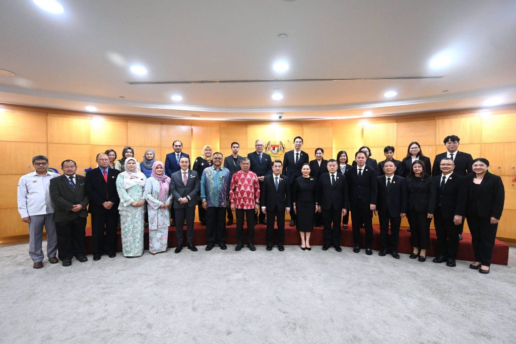 KUALA LUMPUR, July 1 — Malaysia and Thailand are set to further strengthen strategic cooperation in agriculture, food security, and bilateral trade following a courtesy visit by Thailand’s Minister of Agriculture and Cooperatives, Suriya Jungrungreangkit, to Wisma Tani today. The meeting, hosted by Malaysia’s Agriculture and Food Security Minister, Mohamad Sabu, focused on expanding market access for agricultural products, enhancing cooperation in fisheries and livestock sectors, and facilitating export processes through improved regional logistics networks. Both sides also discussed strengthening technical collaboration between relevant agencies to support sustainable agricultural development and regional food security resilience. During the meeting, Malaysia extended an invitation to the Thai delegation to participate in MAHA 2026, scheduled to take place from 28 August to 6 September 2026 under the theme “Value Creation for Food Security.” The participation of international partners such as Thailand is expected to further enhance global networking, while opening up additional opportunities for trade and investment in the agri-food sector. Mohamad Sabu expressed confidence that the long-standing Malaysia–Thailand relationship will continue to deepen through mutual respect, constructive dialogue, and cooperation that benefits both nations’ farming communities and broader populations. -- MINUTESMY