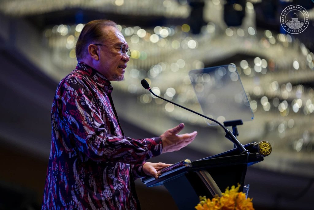 PUTRAJAYA, July 4 – Prime Minister Datuk Seri Anwar Ibrahim has stressed that the Bumiputera empowerment agenda must no longer be viewed as the responsibility of a handful of agencies, but instead become a national priority embraced by every ministry, government agency and government-linked company (GLC). Speaking while officiating the SPaRK 2026: Business Transformation programme organised by Perbadanan Usahawan Nasional Bhd (PUNB) today, Anwar said all government institutions must align their policies and programmes to ensure the Bumiputera development agenda is implemented comprehensively. He said the MADANI Government has introduced the Bumiputera Economic Transformation Plan 2035 (PuTERA35) as a long-term roadmap, with implementation closely monitored through regular progress reports submitted by ministries and agencies. "Every MADANI Government agency has a responsibility to implement national policies that not only drive economic growth but also ensure fair and equitable distribution of opportunities and wealth," he said. Anwar, who also serves as Finance Minister, emphasised that the government has no intention of establishing a new Bumiputera agency, preferring instead to strengthen existing institutions to improve policy implementation and avoid overlapping responsibilities. He noted that relying on outdated approaches while expecting different outcomes would not produce meaningful progress. "For that reason, I am not inclined to establish a new Bumiputera agency. Our focus is on empowering the institutions we already have and ensuring every ministry and agency plays its role effectively," he said. The Prime Minister also reaffirmed the government's commitment to driving Malaysia's economic transformation while ensuring that prosperity is shared fairly across all segments of society. He said the government remains committed to accelerating growth in high-value sectors such as artificial intelligence (AI), quantum computing, the digital economy and the energy transition, while ensuring that the benefits of development reach those who need them most. According to Anwar, the MADANI Government is pursuing a balanced strategy of "raising the ceiling" to strengthen Malaysia's global economic competitiveness, while simultaneously "raising the floor" to provide greater support and opportunities for lower-income communities. He said this inclusive approach reflects the government's commitment to building a stronger economy that delivers sustainable and equitable prosperity for all Malaysians. -- MINUTESMY