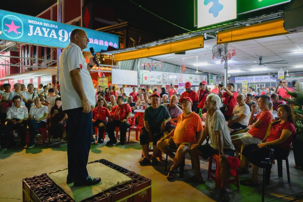 TANGKAK, JULY 7 -- Digital Minister and DAP leader Gobind Singh Deo expressed confidence that Ee Chin Li, the Democratic Action Party (DAP) candidate representing Pakatan Harapan (PH-DAP), is the right choice to lead the people of the N10 Tangkak constituency. Gobind said he was encouraged by the positive response from the local community after attending a ceramah in Tangkak last night, adding that the campaign team remains committed to working hard in serving the people. He said the strong support and feedback received from residents reflected their hopes and aspirations for the future of Tangkak and Johor. “Our team remains committed and continues to work hard to serve the people of the N10 constituency,” he said. Gobind also called on Johor voters to use the state election as an opportunity to choose the best representatives for the state’s future. “Let this Johor State Election be your opportunity to choose what is best for your beloved home state,” he said. He urged voters to come forward and exercise their democratic responsibility by making a choice that would benefit the people of Johor. -- MINUTESMY
