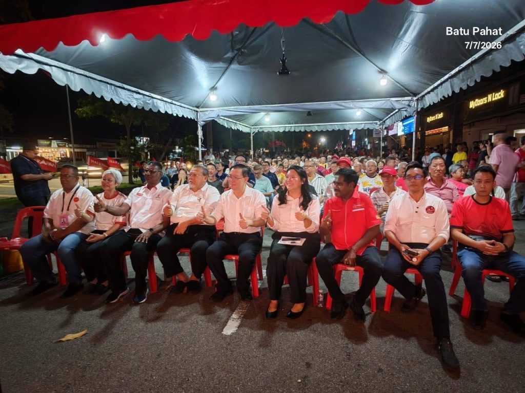 JOHOR, July 8 — Pakatan Harapan (PH) reported encouraging attendance at three separate campaign ceramah held across Johor on Tuesday night, with supporters turning up in large numbers despite challenging weather conditions in some areas. According to PH, the gatherings took place in Batu Pahat, Johor Jaya and Chaah, where crowds showed strong support for the coalition ahead of the Johor state election. In Batu Pahat, heavy rain failed to dampen the enthusiasm of attendees, with supporters remaining at the venue throughout the event despite the downpour. Meanwhile, ceramah in Johor Jaya and Chaah also recorded what the coalition described as exceptional turnout, reflecting growing momentum as campaigning intensifies. Pakatan Harapan expressed its appreciation to all supporters who attended the events and reiterated its campaign message, urging Johor voters to back the coalition under the slogan, "Johor Forward, Vote HARAPAN." Campaign activities are expected to continue across the state as political parties ramp up efforts to reach voters before polling day. -- MINUTESMY
