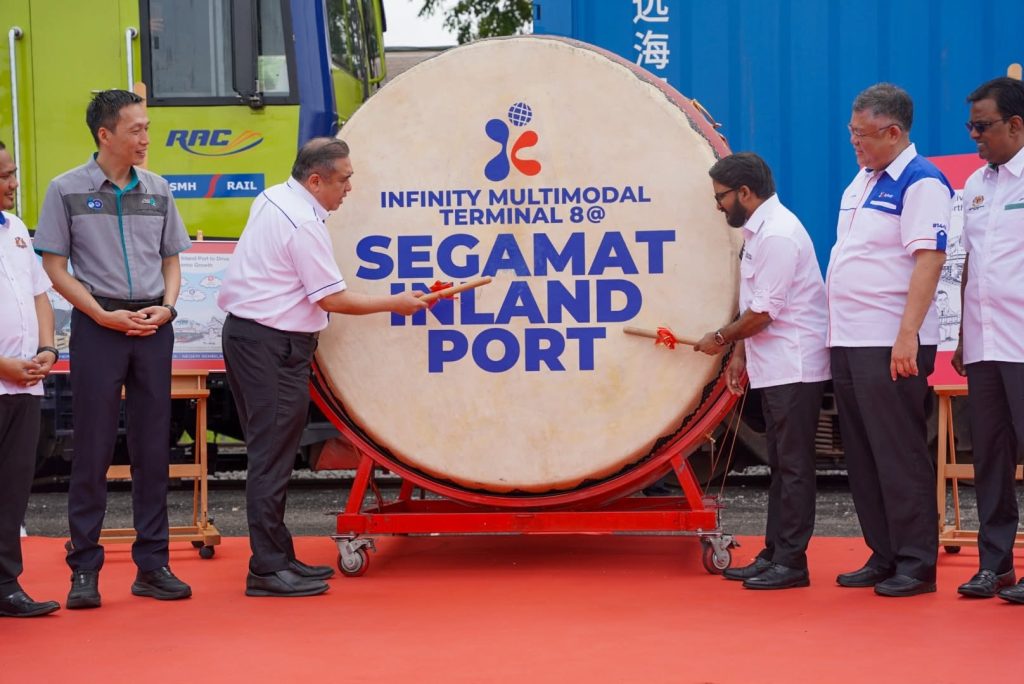 SEGAMAT, July 6 -- Johor North must no longer be left behind and should be developed as a key growth corridor for the state, said YB Yuneswaran Ramaraj. He said that for many years, development in Johor has been heavily concentrated in the southern region, particularly Johor Bahru, while districts in the north such as Segamat, Tangkak and Muar have not enjoyed balanced progress despite contributing to the state’s economy. According to him, true development should not only be measured by skyscrapers, commercial hubs or GDP figures, but by whether every district benefits from quality jobs, infrastructure, investment inflows, modern transport links and improved living standards. He noted that many young people from Johor North are still forced to migrate to Johor Bahru, Kuala Lumpur or Singapore in search of better employment opportunities, while local entrepreneurs face high logistics costs that affect competitiveness. Yuneswaran welcomed the reactivation of the Segamat Inland Port (SIP) by the Ministry of Transport, describing it as a significant step toward strengthening Johor North’s logistics ecosystem. He said the initiative could help reduce transportation costs and improve supply chain efficiency, especially for industries such as furniture manufacturing in Muar and surrounding areas. However, he stressed that SIP alone is not sufficient, and called for a comprehensive development package for Johor North, including: Full operation of the Segamat Inland Port as a national logistics hub Completion of flood mitigation projects to support resilience and investment confidence Extension and improvement of ETS rail services to Johor Bahru Upgrading of key road networks including Tangkak–Segamat routes Development of new industrial zones to attract domestic and foreign investors More affordable housing projects for young people and middle-income families Greater investment in modern agriculture and agro-based industries Strengthening value-added agricultural production in Segamat Leveraging Segamat’s potential under the East Coast Economic Region (ECER) framework He said Johor possesses strong fundamentals, including land resources, agricultural output, strategic location, workforce capacity and logistics potential, but requires stronger political will to ensure more balanced development. “Development in Johor cannot end in Johor Bahru. Johor North must become the next growth engine connecting agriculture, manufacturing, logistics and trade,” he said. Yuneswaran added that he will continue to bring the voice of Johor North residents to Parliament and relevant ministries to ensure equitable development for all districts in the state. -- MINUTESMY