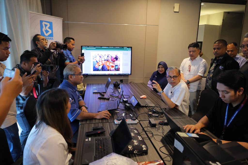 JOHOR BAHRU, July 8 — Communications Minister Fahmi Fadzil has expressed his appreciation to media personnel for their unwavering commitment to providing timely and accurate coverage of the Johor State Election (PRN Johor). In a statement, Fahmi acknowledged the hard work of journalists, photographers, camera crews and other media practitioners who continue to work on the ground to keep the public informed throughout the election campaign. "Behind every piece of news we read, there is a media person working tirelessly in the field," he said, thanking media professionals for their dedication in delivering the latest election updates to the people. Fahmi also extended his gratitude to the Bernama team for inviting him to visit the Bernama Media Centre in Johor Bahru during his trip on Tuesday. He expressed hope that all media personnel would continue to be blessed with good health, strength and determination as they carry out their responsibility of ensuring the public receives accurate and prompt information throughout the election period. The minister reaffirmed the important role played by the media in supporting an informed electorate by providing reliable and up-to-date news coverage during the state polls. -- MINUTESMY
