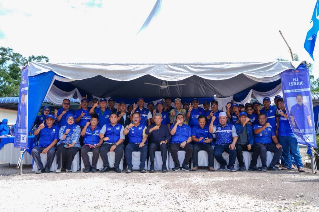 PONTIAN, 7 July — Barisan Nasional Deputy Chairman Mohamad Hasan expressed confidence that Barisan Nasional (BN) will retain the Kukup state seat in the Johor state election. Mohamad said he began the day by visiting the polling district operations centre at Parit Rambai in the N.57 Kukup state constituency, located within the Tanjung Piai parliamentary constituency, where he had breakfast with election workers, local residents and BN's Kukup candidate, Israk Abdullah. He said the visit was aimed at boosting the morale of campaign workers and showing support for the party's grassroots machinery ahead of polling. Mohamad expressed optimism that BN would be able to retain the N.56 Kukup state seat, noting that the coalition secured the constituency with a majority of more than 8,000 votes in the 2022 Johor state election. -- MINUTESMY
