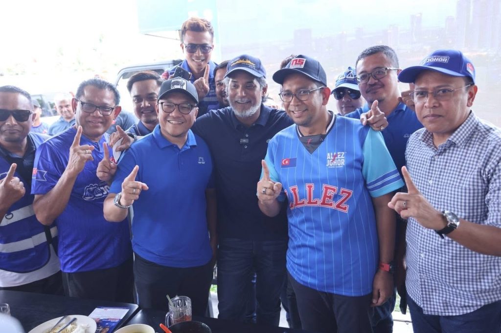 JOHOR, JULY 7-- Khairy Jamaluddin said he spent three packed and energetic days in Johor from July 2 to 4, joining the campaign efforts of Barisan Nasional (BN) candidates ahead of the Johor State Election. Khairy said he visited several constituencies to support BN candidates, including DUN N18 Sri Medan with Datuk Zulkurnain Kamisan, DUN N21 Parit Yaani with Datuk Najib Samuri, DUN N25 Rengit with Zaidi Japar, DUN N24 Senggarang with Yusla Ismail, DUN N54 Pulai Sebatang with Hajah Hasrunizah Hassan, and DUN N53 Benut with Datuk Mohd Sumali Reduan. His campaign activities also included a walkabout in DUN N34 Panti, a motorcycle convoy in DUN N42 Tebrau, and the Himpunan Anak Tiram gathering in DUN N40 Tiram alongside BN Chairman Ahmad Zahid Hamidi. On the final day of his visit, Khairy began the morning with the “Run With KJ” programme alongside a candidate in DUN N46 Perling, followed by a youth engagement session, “Sembang Santai Anak Muda”, in DUN N03 Pemanis, and further campaign activities with BN candidates in DUN N11 Serom. Expressing his appreciation to supporters who participated throughout the campaign period, Khairy thanked voters and party supporters for their strong presence and encouragement for the BN candidates. He added that he would return to Johor on July 8 and 9 to continue engaging with voters and supporting the ongoing campaign efforts. -- MINUTESMY
