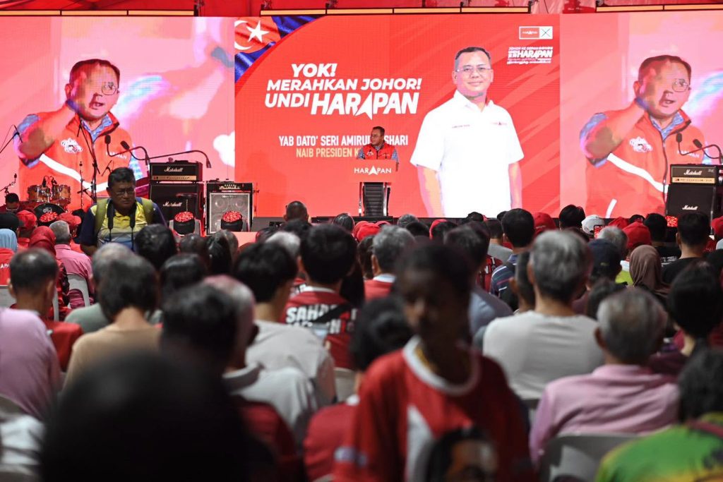 JOHOR BAHRU, July 10 — Selangor Menteri Besar Datuk Seri Amirudin Shari has called for the creation of more high-paying jobs in Johor, saying the state has the potential to provide better employment opportunities for its people, particularly the younger generation. Amirudin made the remarks during the Pakatan Harapan (PH) Grand Finale campaign event in Kempas after arriving in Senai from leading the Selangor state government's mission for the Selangor International Business Summit @ ASEAN 2026 (SIBS@ASEAN 2026). Addressing PH supporters, he reiterated the coalition's commitment to generating quality employment opportunities that would allow more Johoreans to build their careers within the state. He said Johor possesses strong economic potential and should be developed in a way that enables its youth to secure well-paying jobs without having to cross the Johor Causeway in search of better livelihoods. According to Amirudin, creating quality employment in Johor would not only strengthen the state's economy but also ensure that its people can enjoy sustainable livelihoods closer to home. With polling day approaching, Amirudin urged voters to make what he described as the right choice by supporting Pakatan Harapan candidates, expressing confidence that the coalition could help unlock Johor's full economic potential while improving opportunities for future generations. -- MINUTESMY